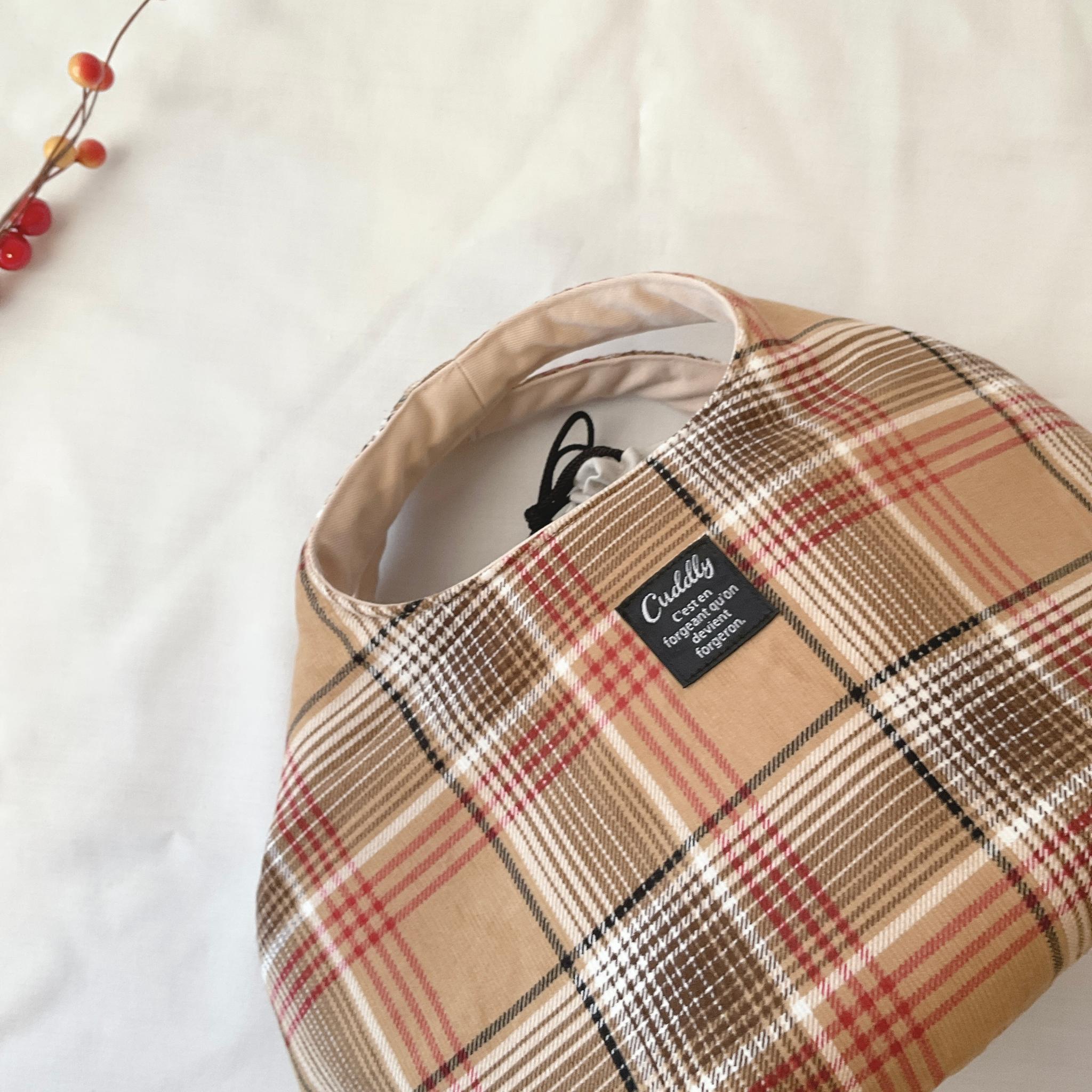 コーデュロイの小さなころりんバッグ　Sサイズ　中身が見えないのが嬉しい1枚目の画像