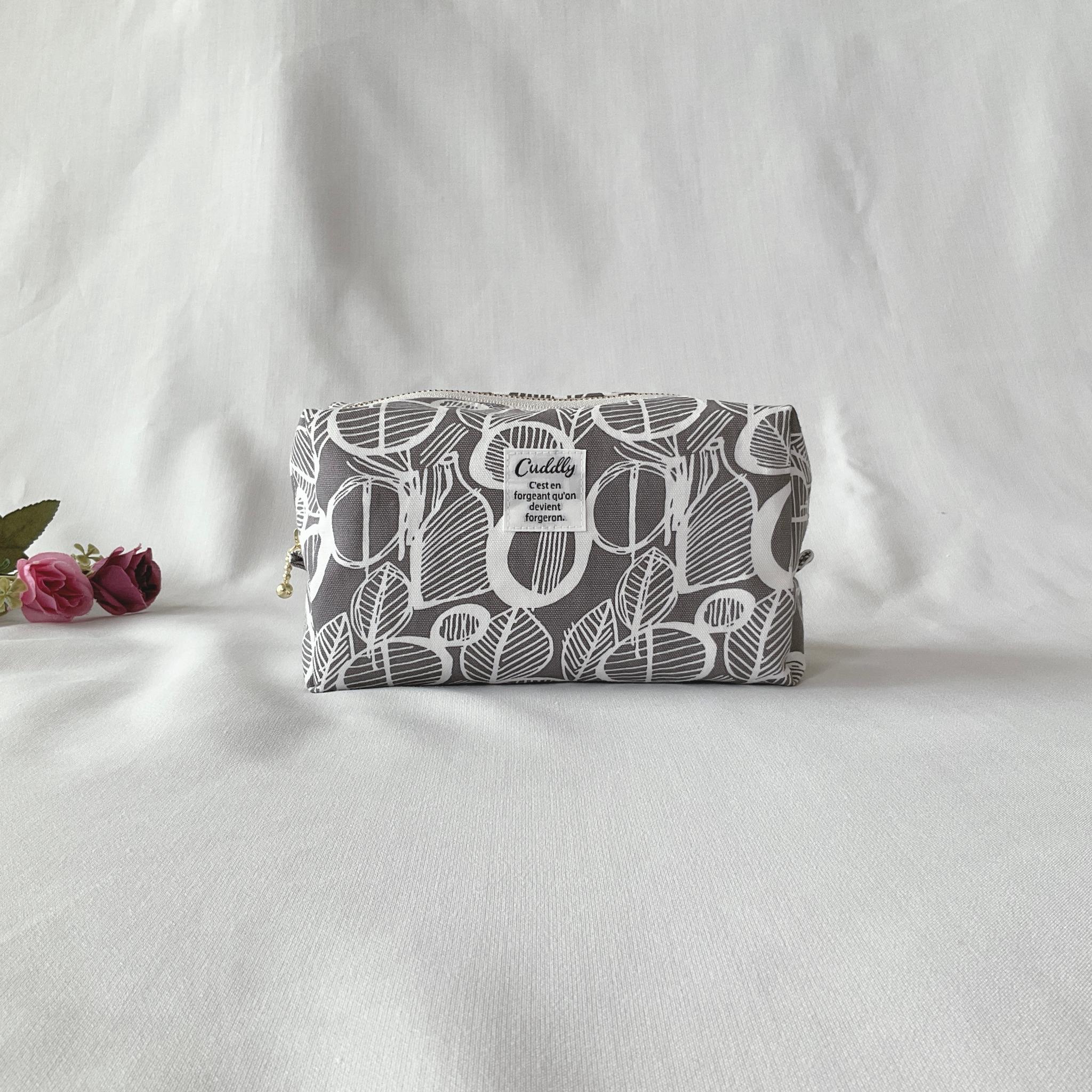 長くてしかくい大きめポーチ　スクエアポーチ　マチ付きポーチ　ファスナーポーチ　コスメポーチ　ケーブルポーチ | 2枚目