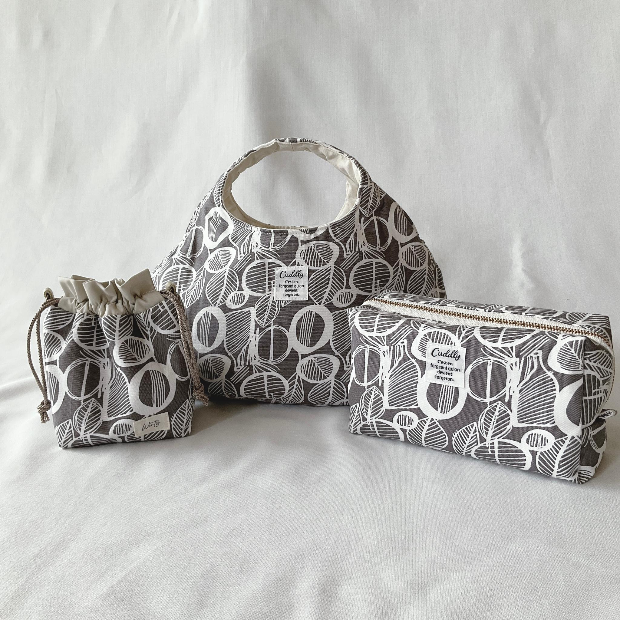 長くてしかくい大きめポーチ　スクエアポーチ　マチ付きポーチ　ファスナーポーチ　コスメポーチ　ケーブルポーチ | 7枚目