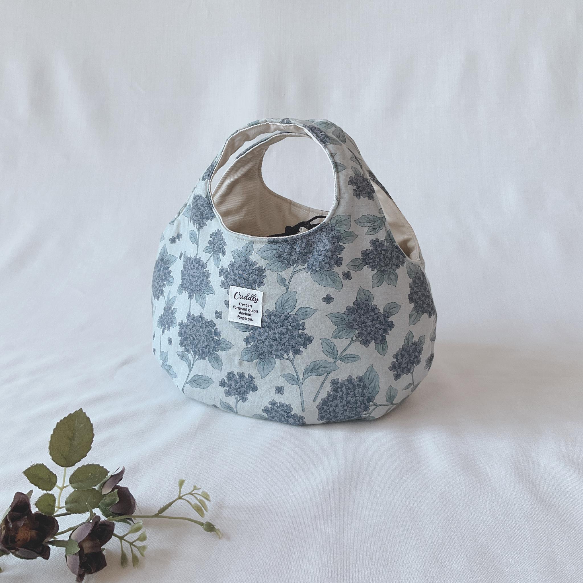 あじさい柄の小さなころりんバッグ　Sサイズ　中身が見えないのが嬉しい