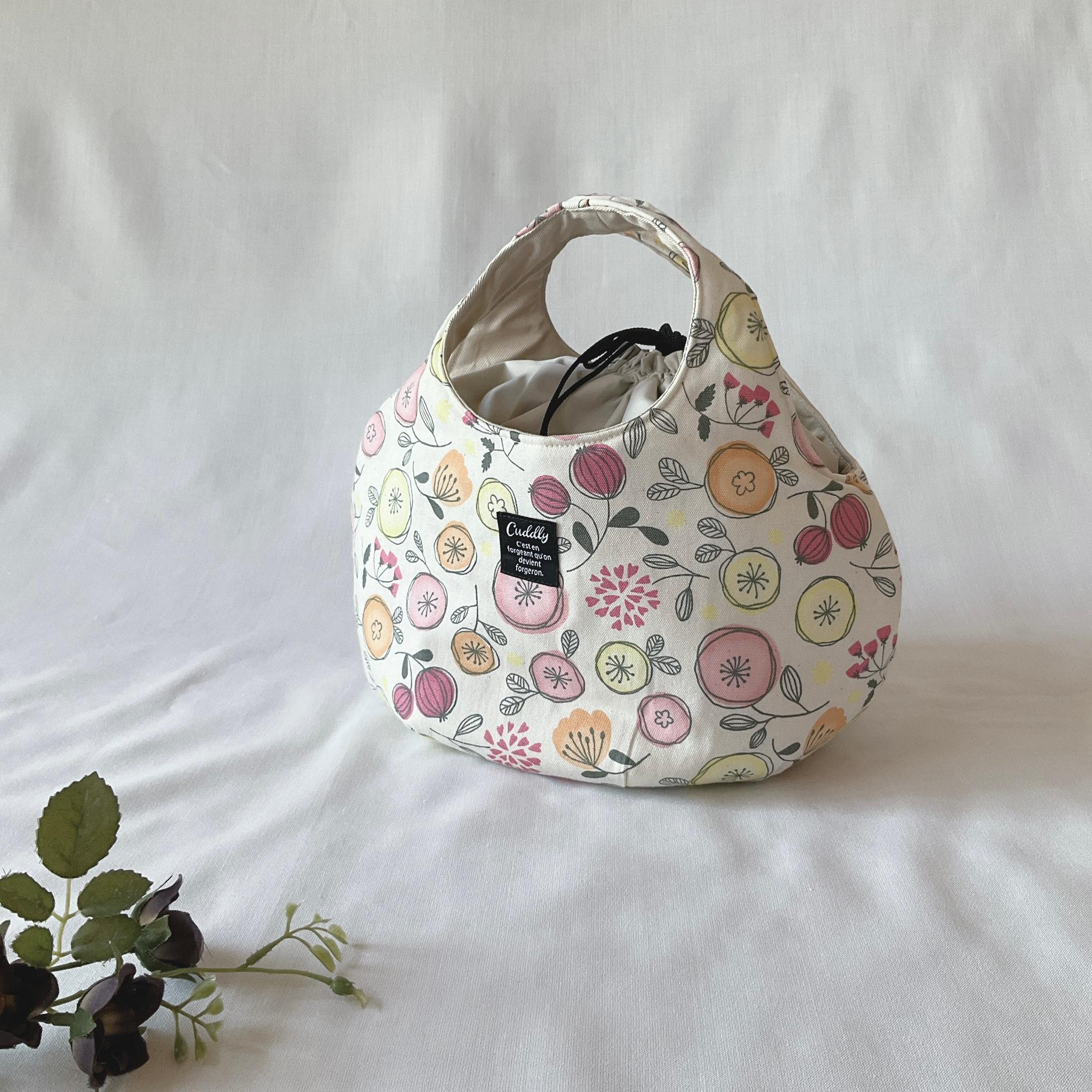 中身が見えないのが嬉しい　北欧柄の小さなころりんバッグ1枚目の画像