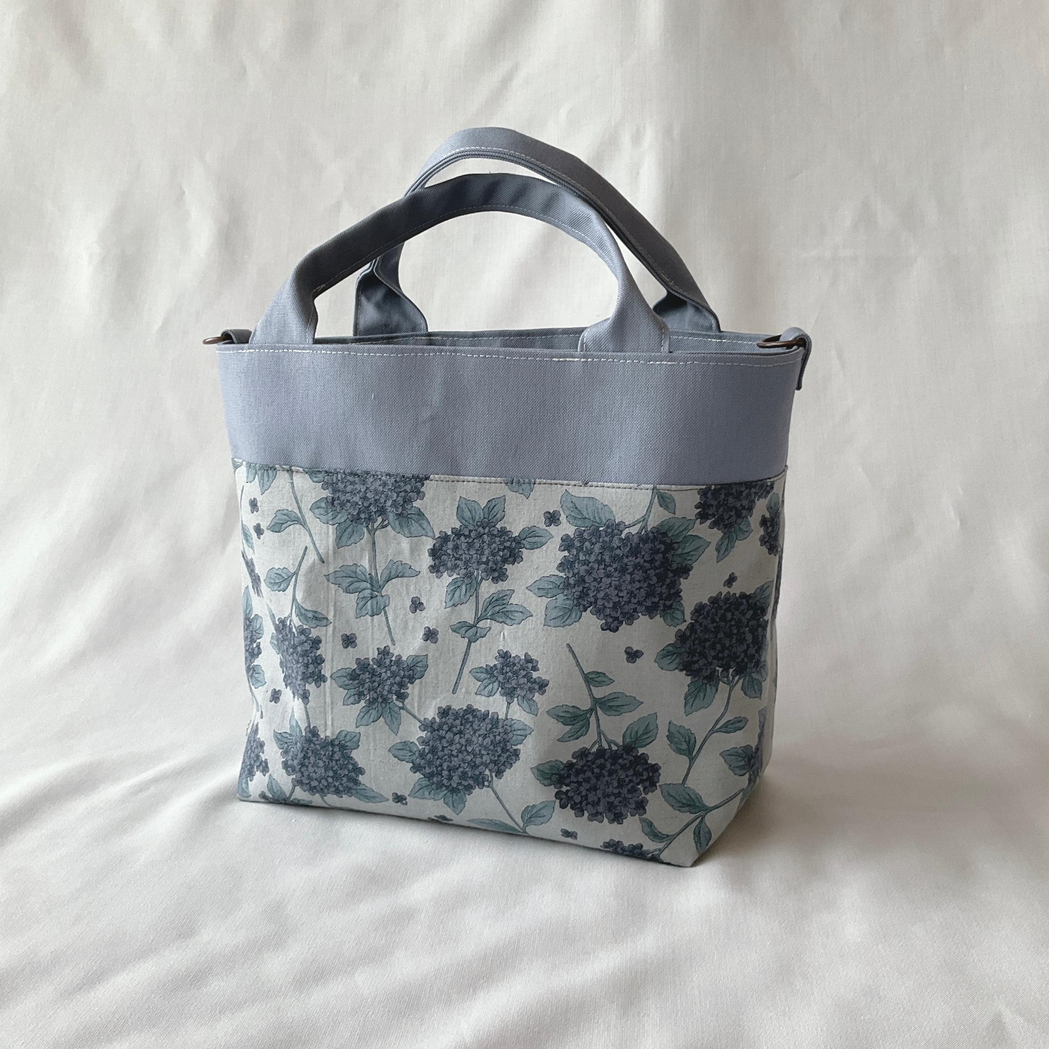 １点もの　マチたっぷりでポケット多めA5サイズトートバッグ