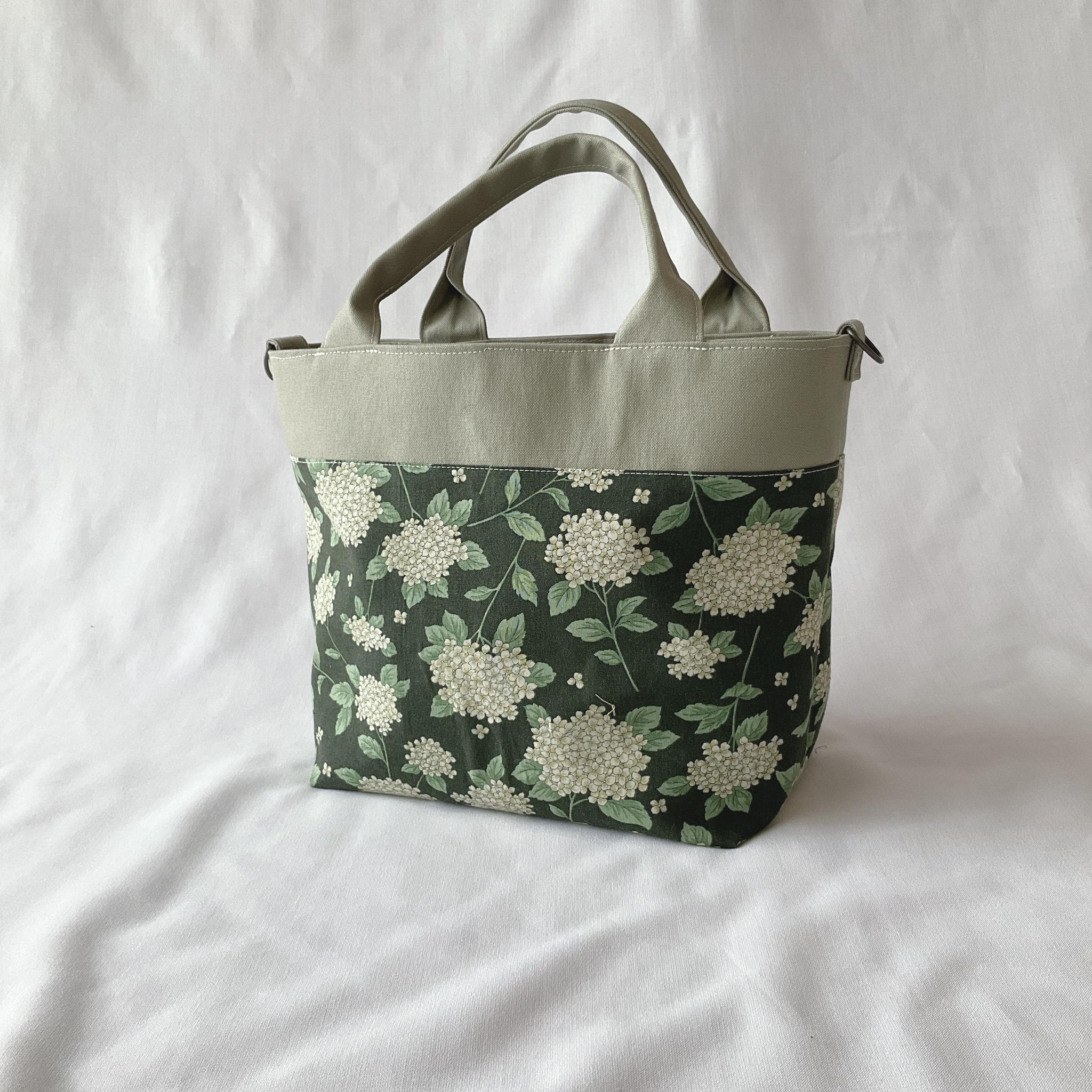 １点もの　マチたっぷりでポケット多めA5サイズトートバッグ