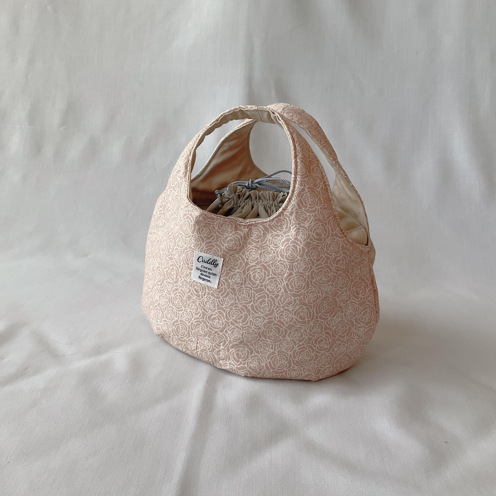 中身が見えないのが嬉しい　ローズ柄の小さなころりんバッグ