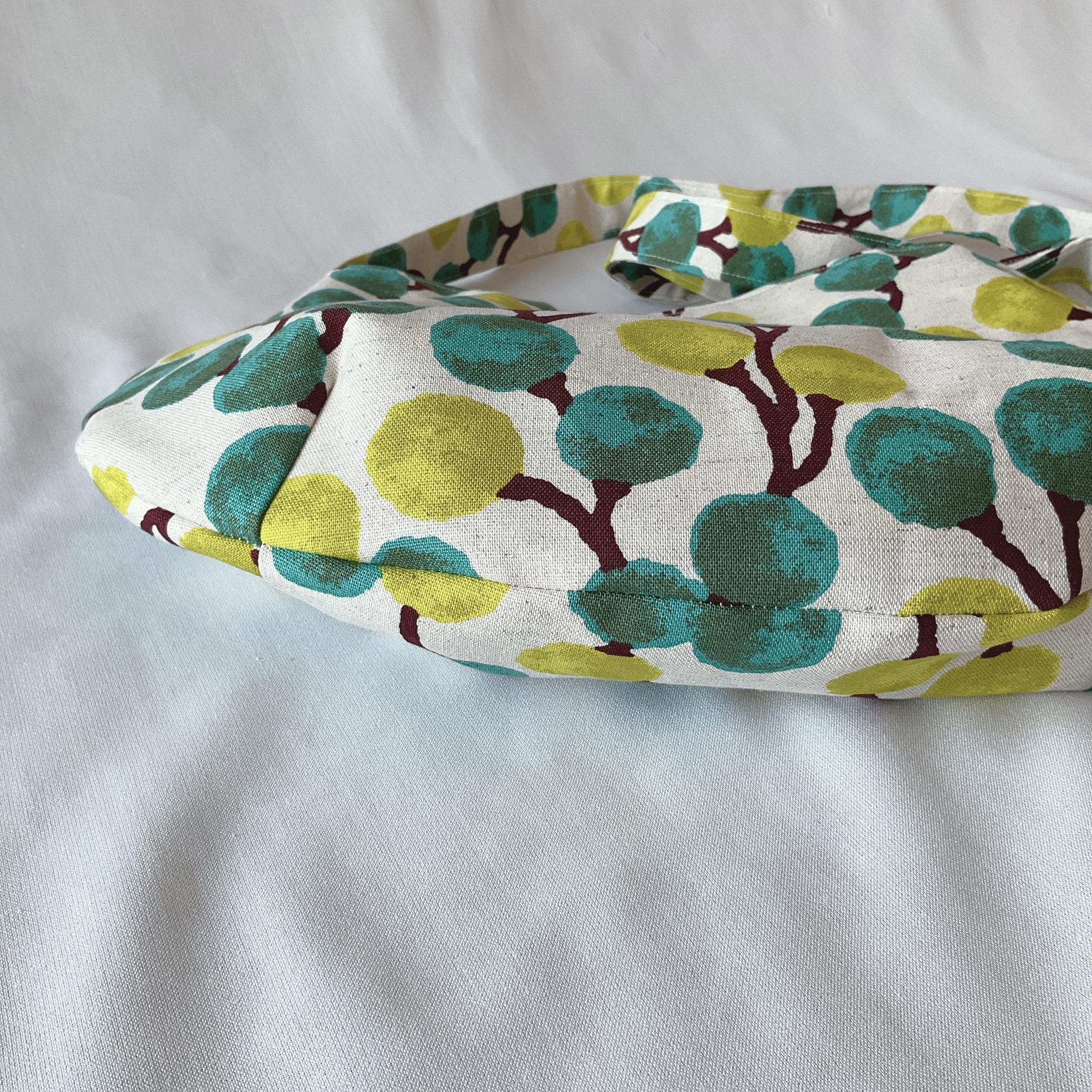 ぷっくり底のワンショルダーバッグ　大きめ　肩掛け　ななめがけ　お出かけ　散歩　手ぶら | 4枚目