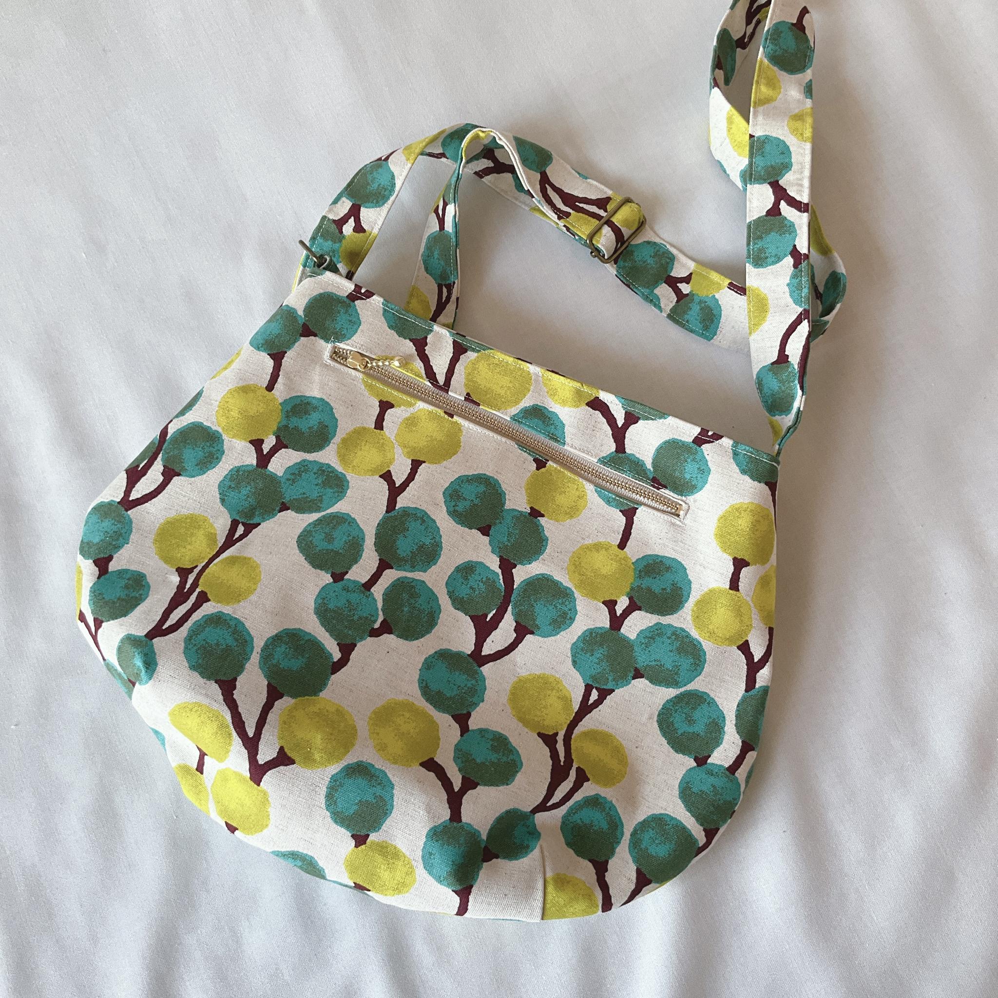 ぷっくり底のワンショルダーバッグ　大きめ　肩掛け　ななめがけ　お出かけ　散歩　手ぶら | 5枚目