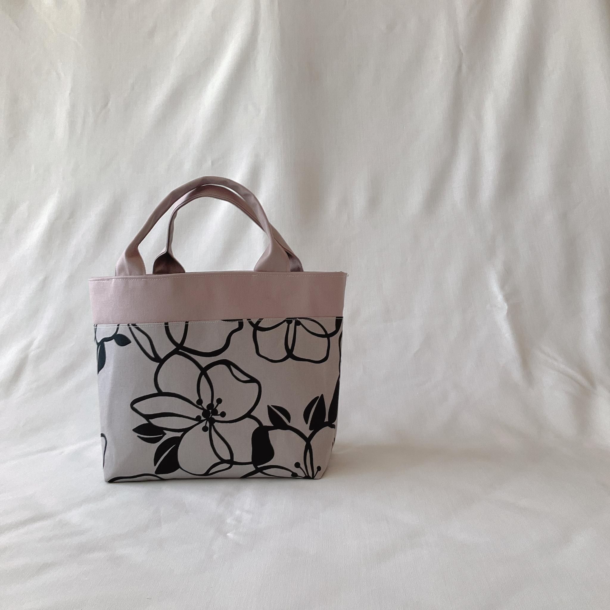 １点もの　マチたっぷりでポケット多めA5サイズトートバッグ