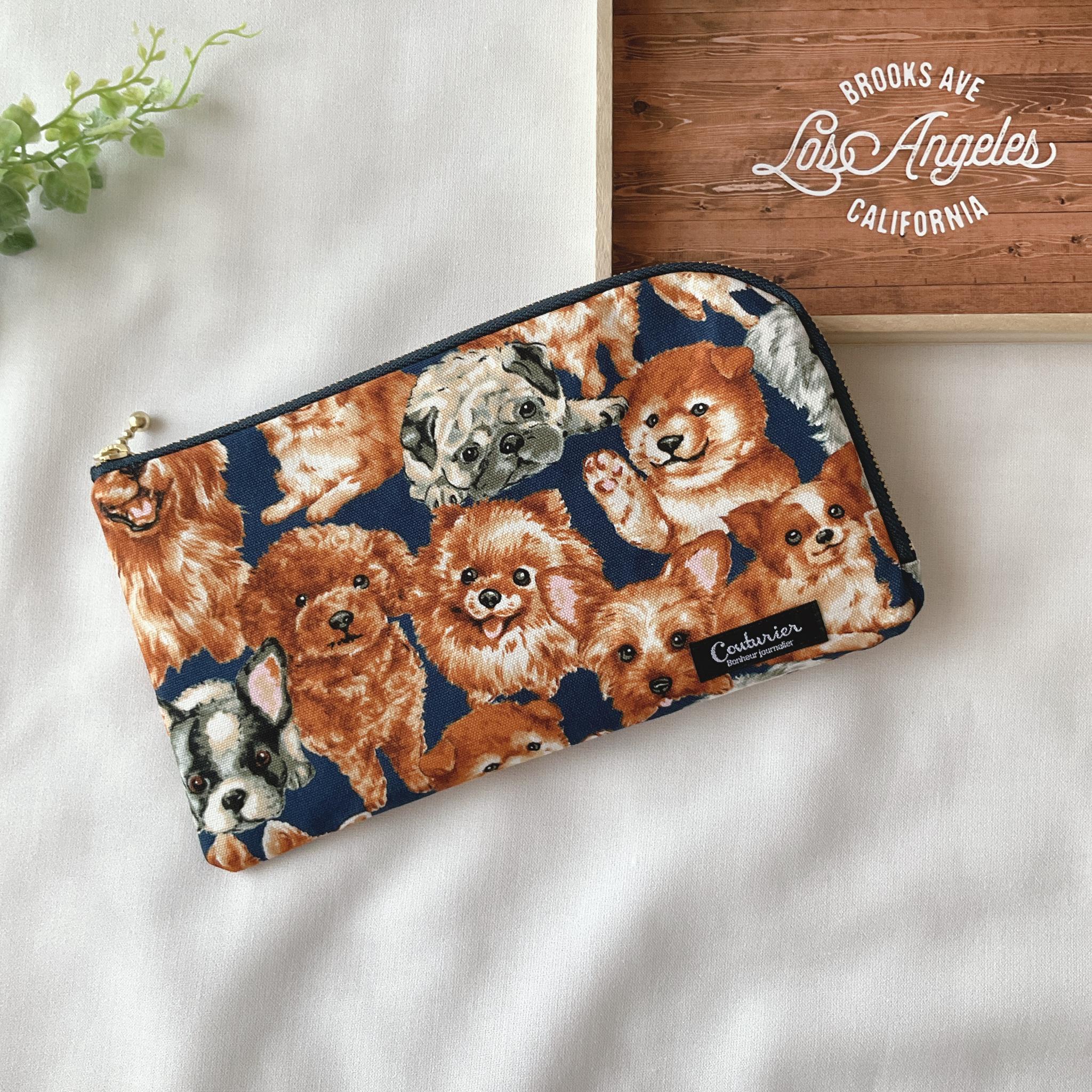 お薬手帳が入るL字ファスナーのポーチ お薬手帳 通帳ケース フラットポーチ マスクポーチ 犬 いぬ1枚目の画像