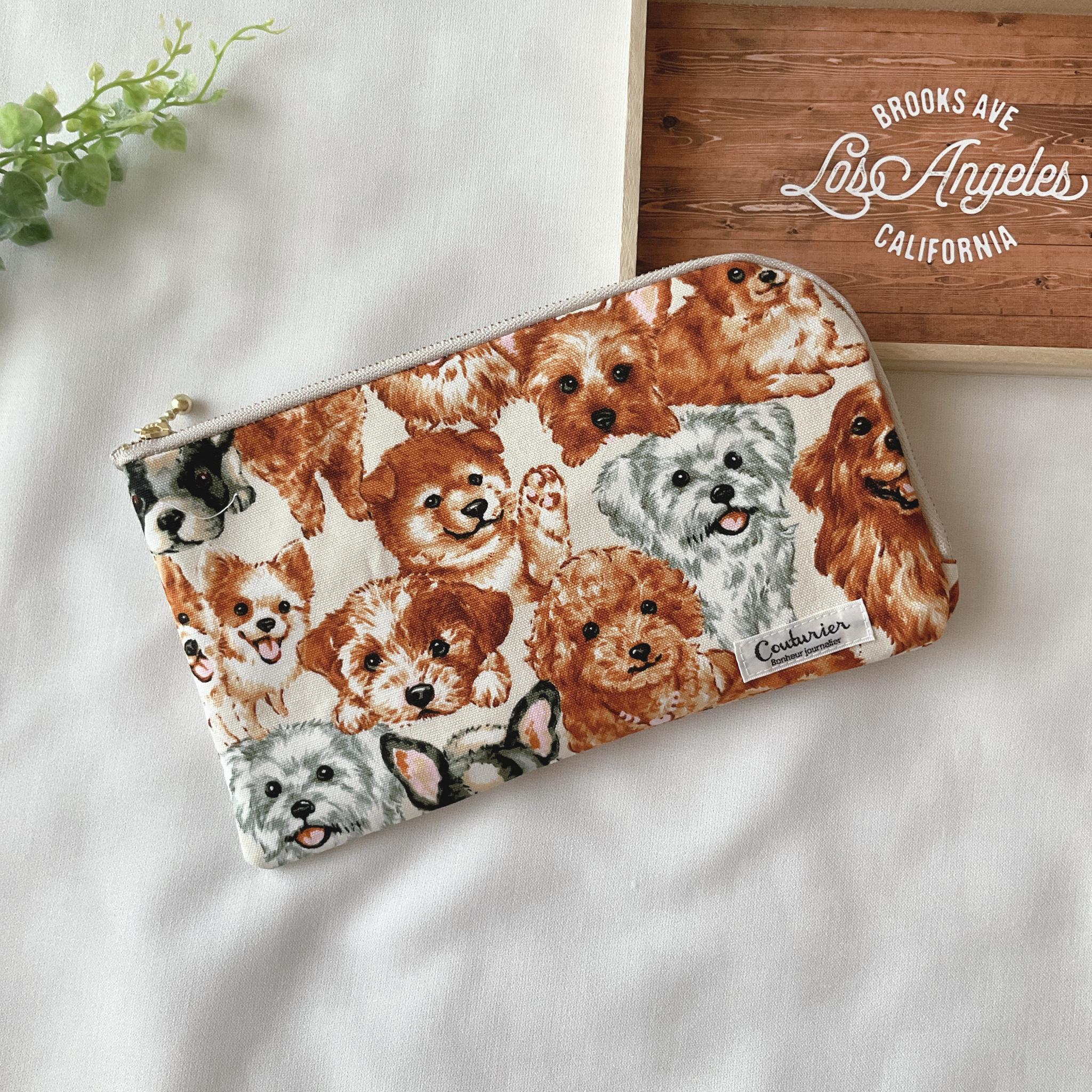 お薬手帳が入るL字ファスナーのポーチ お薬手帳 通帳ケース フラットポーチ マスクポーチ 犬 いぬ1枚目の画像