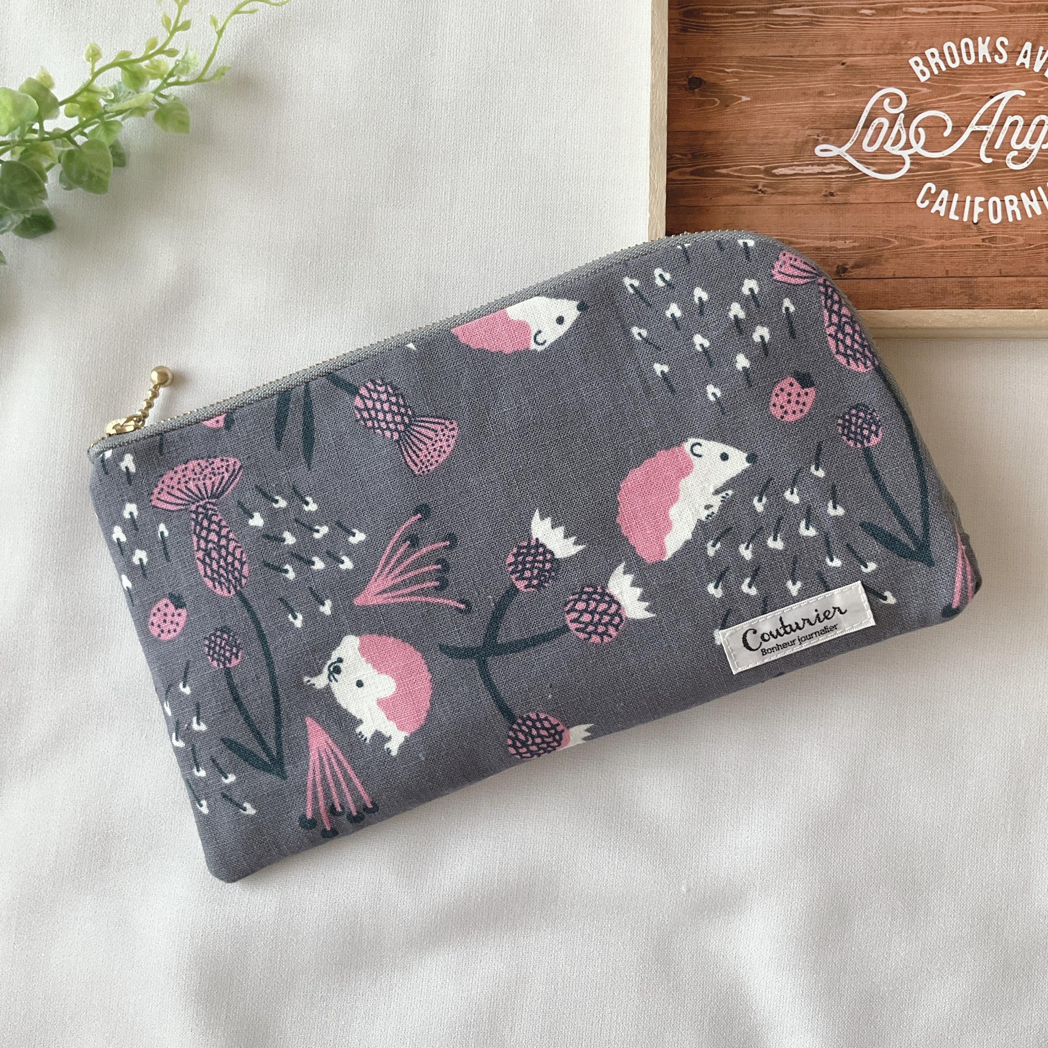 お薬手帳が入るL字ファスナーのポーチ お薬手帳 通帳ケース フラットポーチ マスクポーチ ハリネズミ