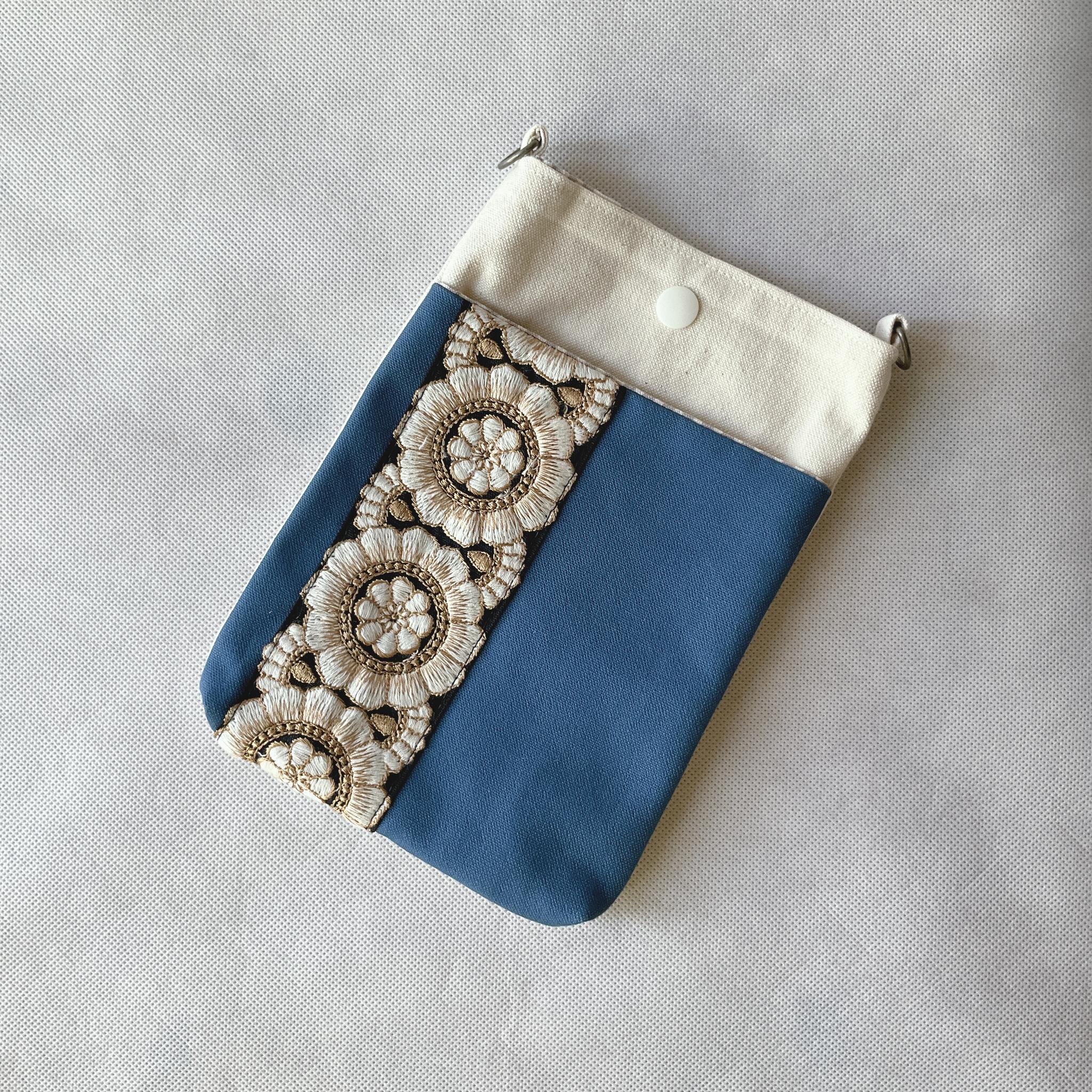 お散歩にぴったり！インド刺繍のちょっぴり大きめスマホショルダーでエレガントに！1枚目の画像