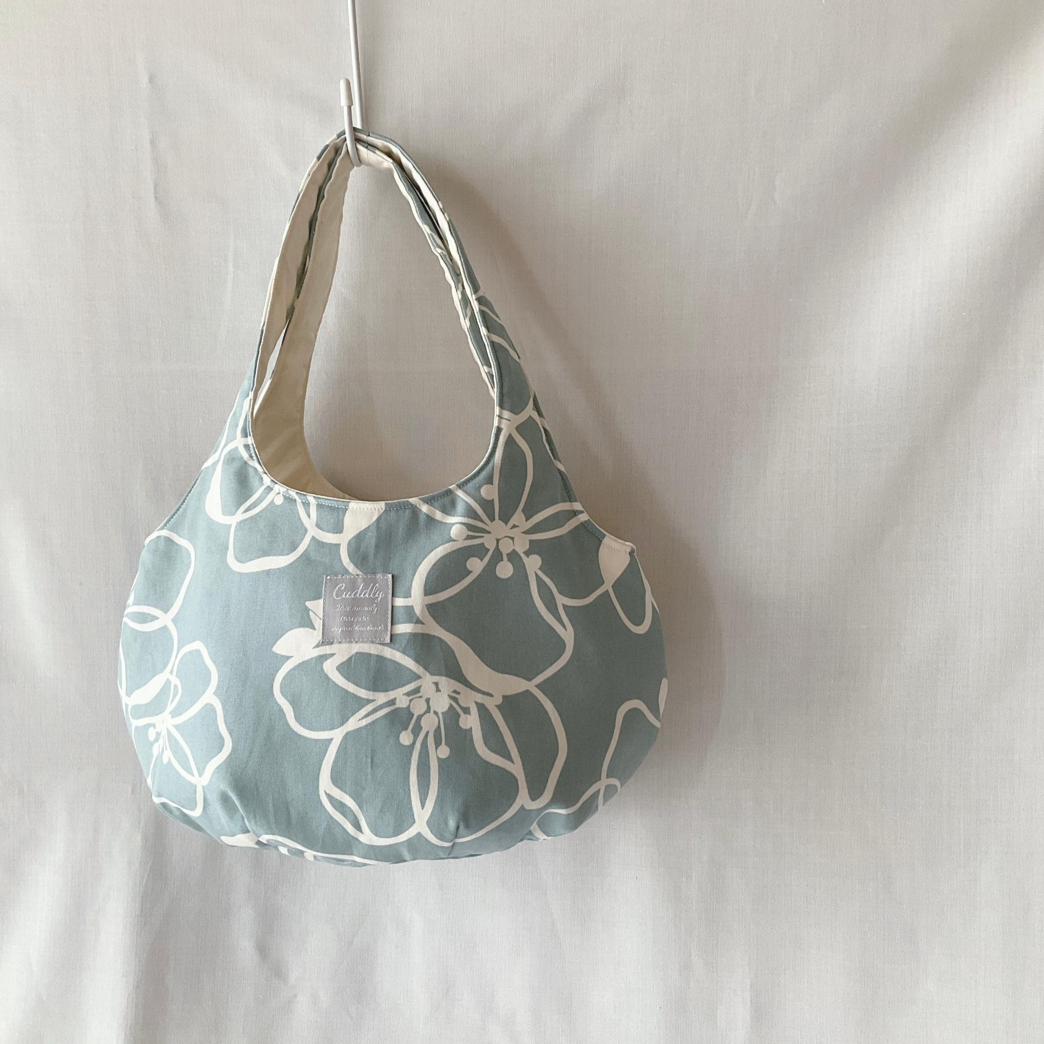 ころりんバッグ　Mサイズ　トートバッグ　ショルダーバッグ　丸い　大きめ　北欧　花　ハイビスカス　水色