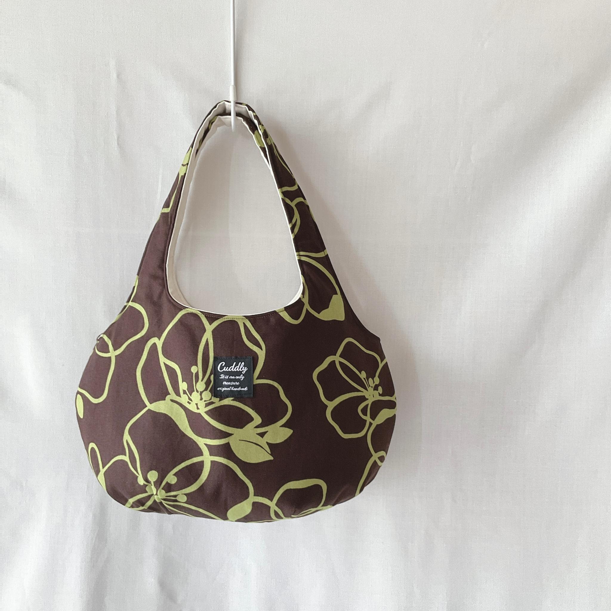 ころりんバッグ　Mサイズ　巾着付　トートバッグ　ショルダーバッグ　丸い　大きめ　北欧　ハイビスカス　ブラウン　茶