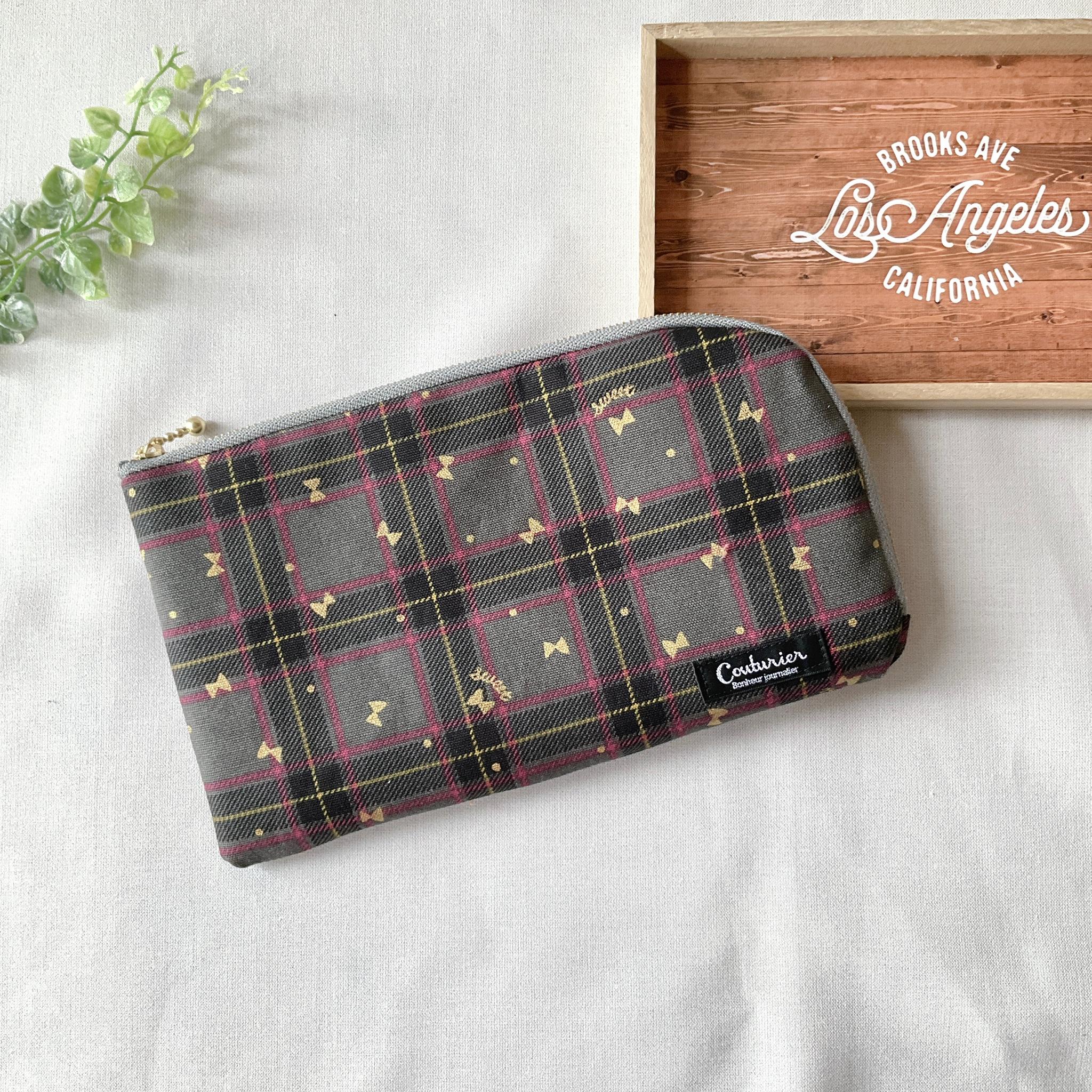 お薬手帳が入るL字ファスナーのポーチ お薬手帳 通帳ケース フラットポーチ ﾁｪｯｸ　ﾀｰﾀﾝﾁｪｯｸ ﾘﾎﾞﾝ1枚目の画像