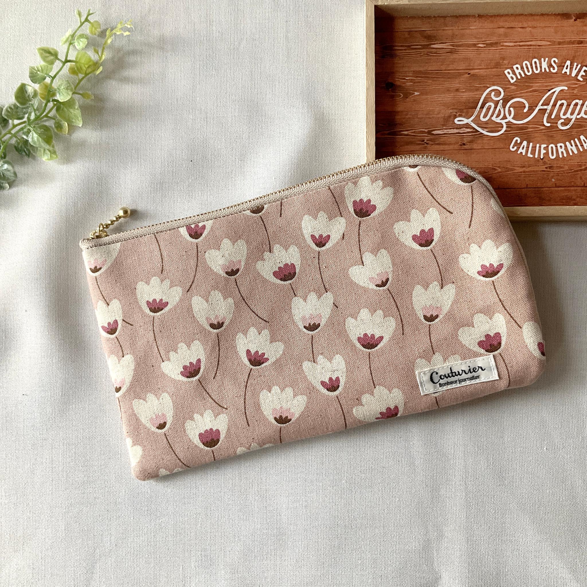 お薬手帳が入るL字ファスナーのポーチ お薬手帳 通帳ケース フラットポーチ ﾌﾟﾗﾝﾂﾌﾟﾗﾝﾂ　フラワー　ピンク1枚目の画像