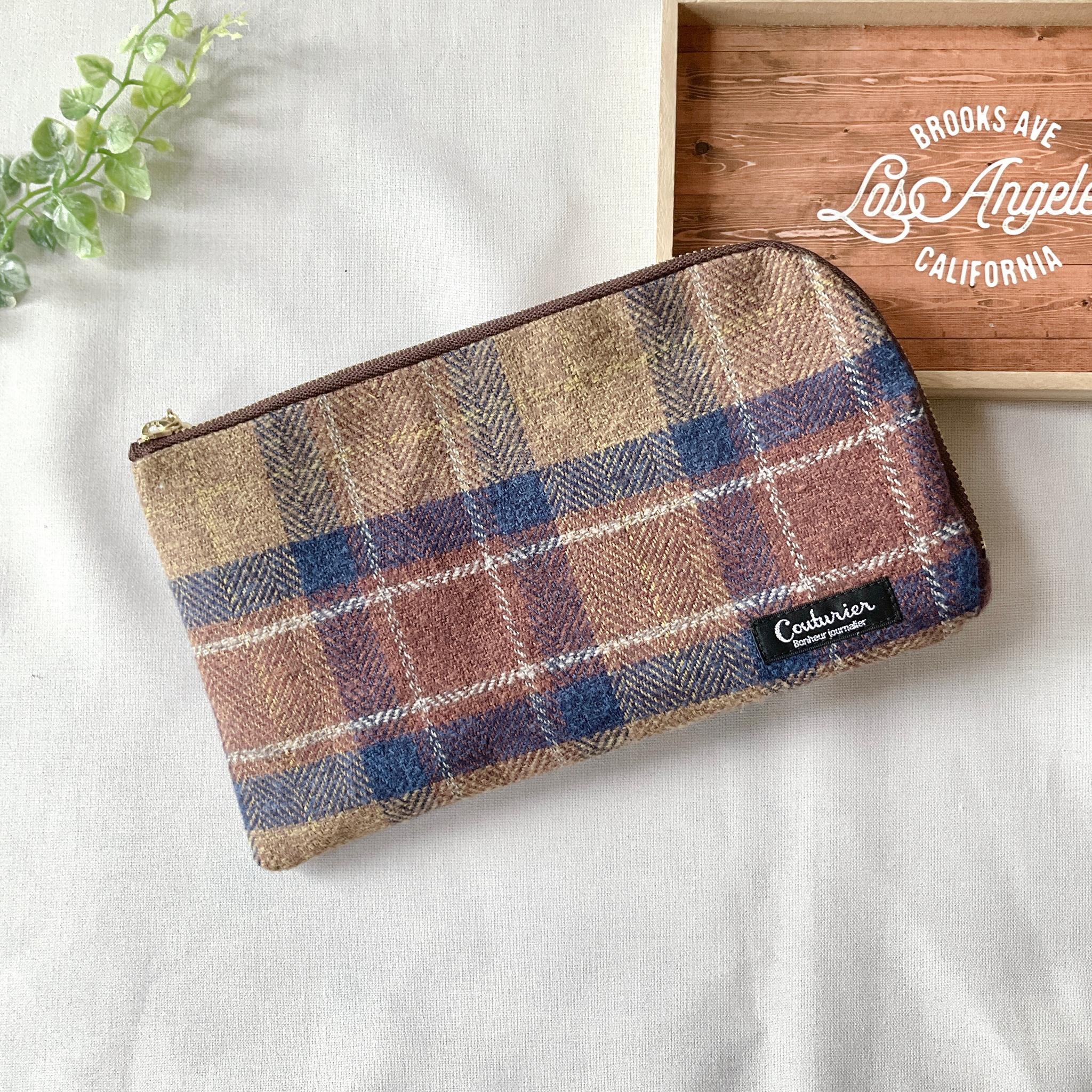 お薬手帳が入るL字ファスナーのポーチ お薬手帳 通帳ケース フラットポーチ コットンツイード　タータンチェック1枚目の画像