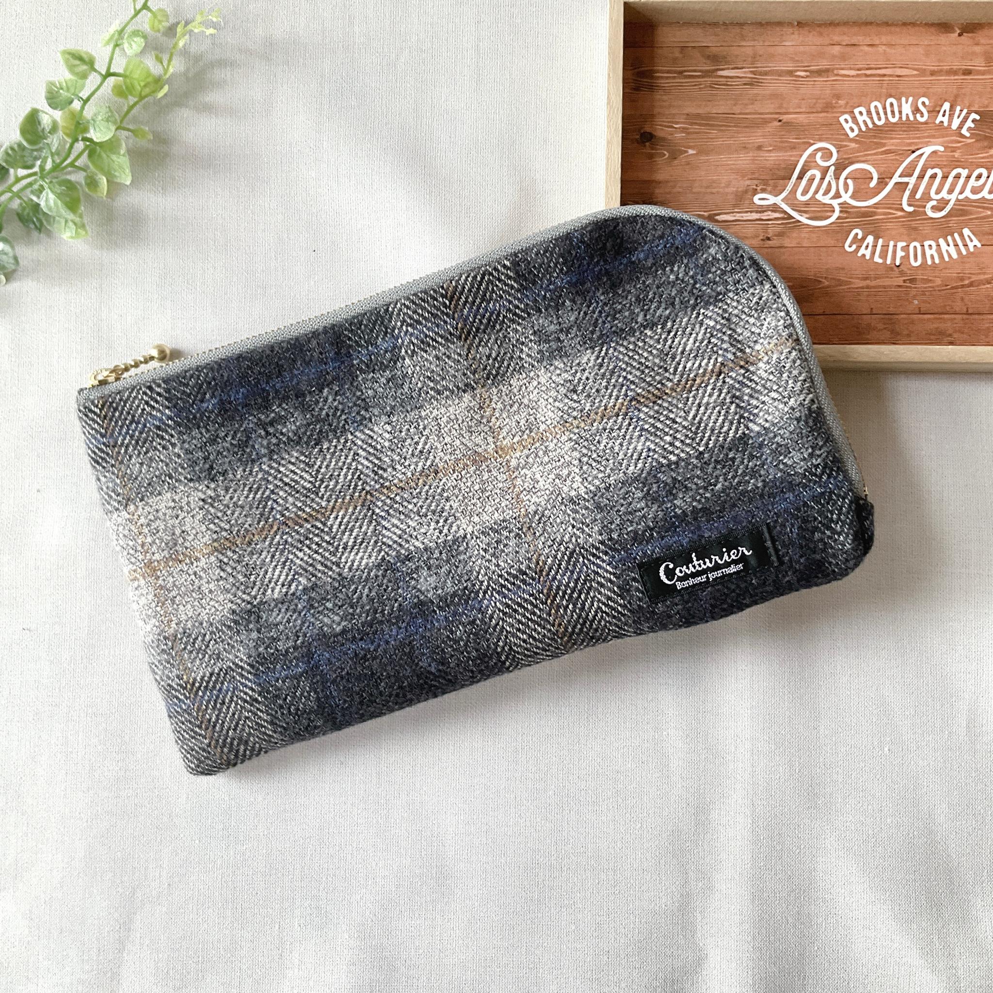 お薬手帳が入るL字ファスナーのポーチ お薬手帳 通帳ケース フラットポーチ コットンツイード　タータンチェック　ブルー1枚目の画像