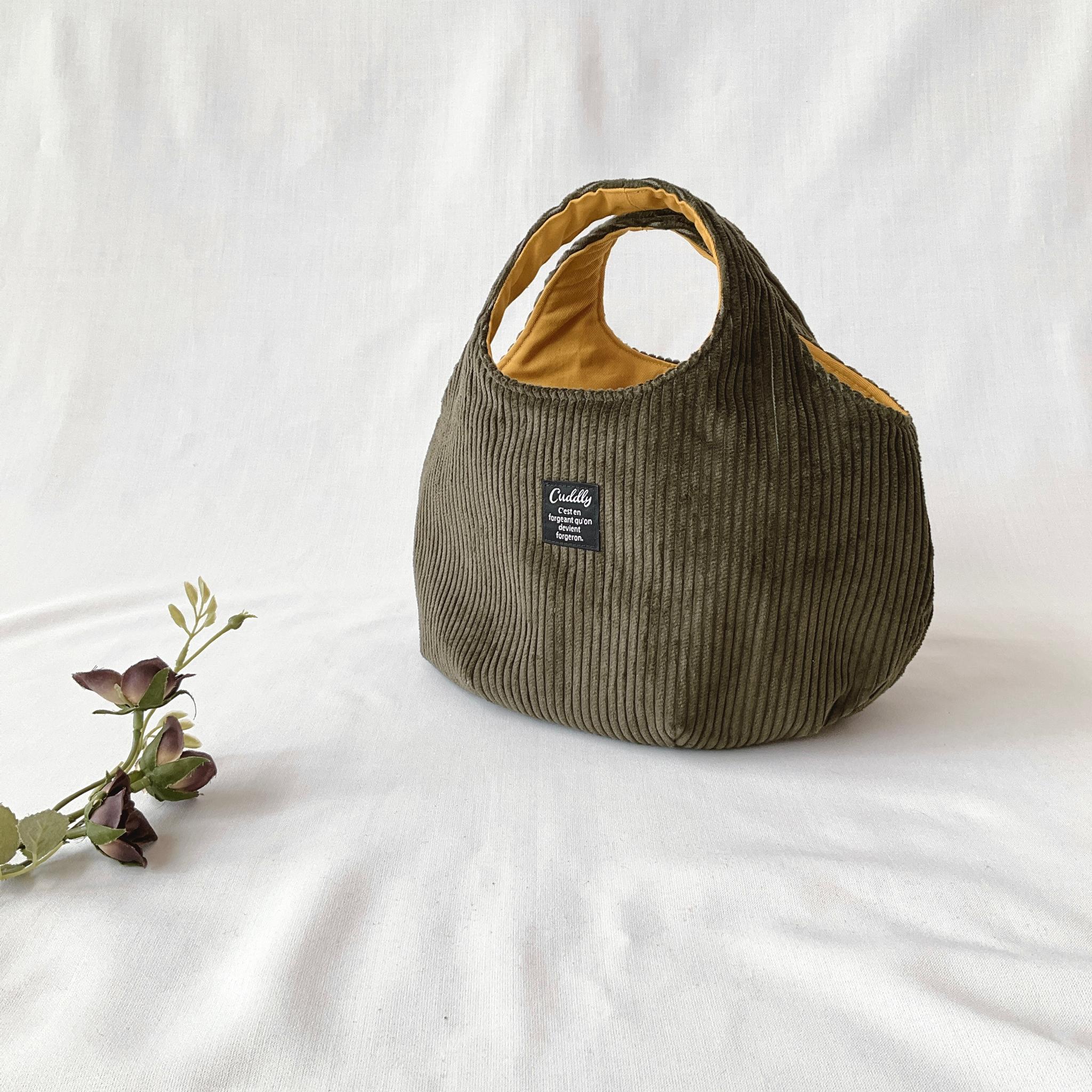 中身が見えないのが嬉しい　あったか素材の小さなころりんバッグ1枚目の画像