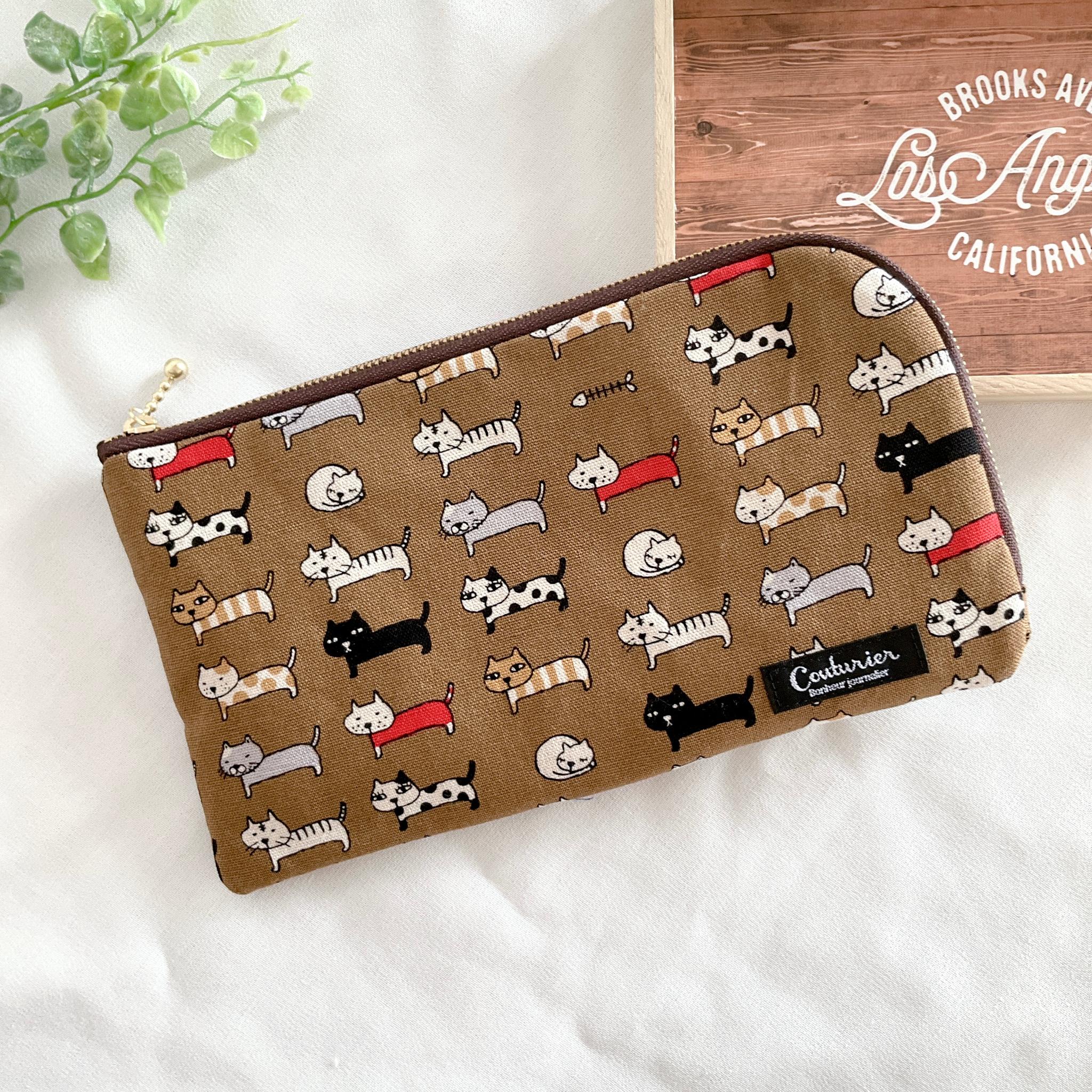 お薬手帳が入るL字ファスナーのポーチ お薬手帳 通帳ケース フラットポーチ ねこ柄 猫