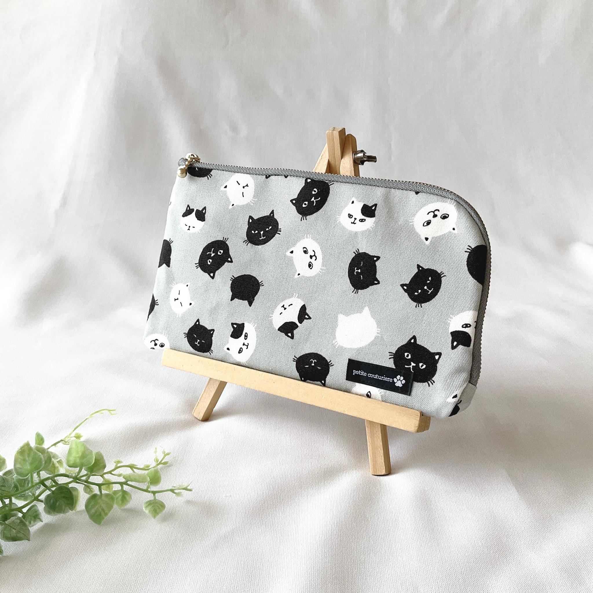 お薬手帳が入るL字ファスナーのポーチ お薬手帳 通帳ケース フラットポーチ マスクポーチ ねこ | 2枚目