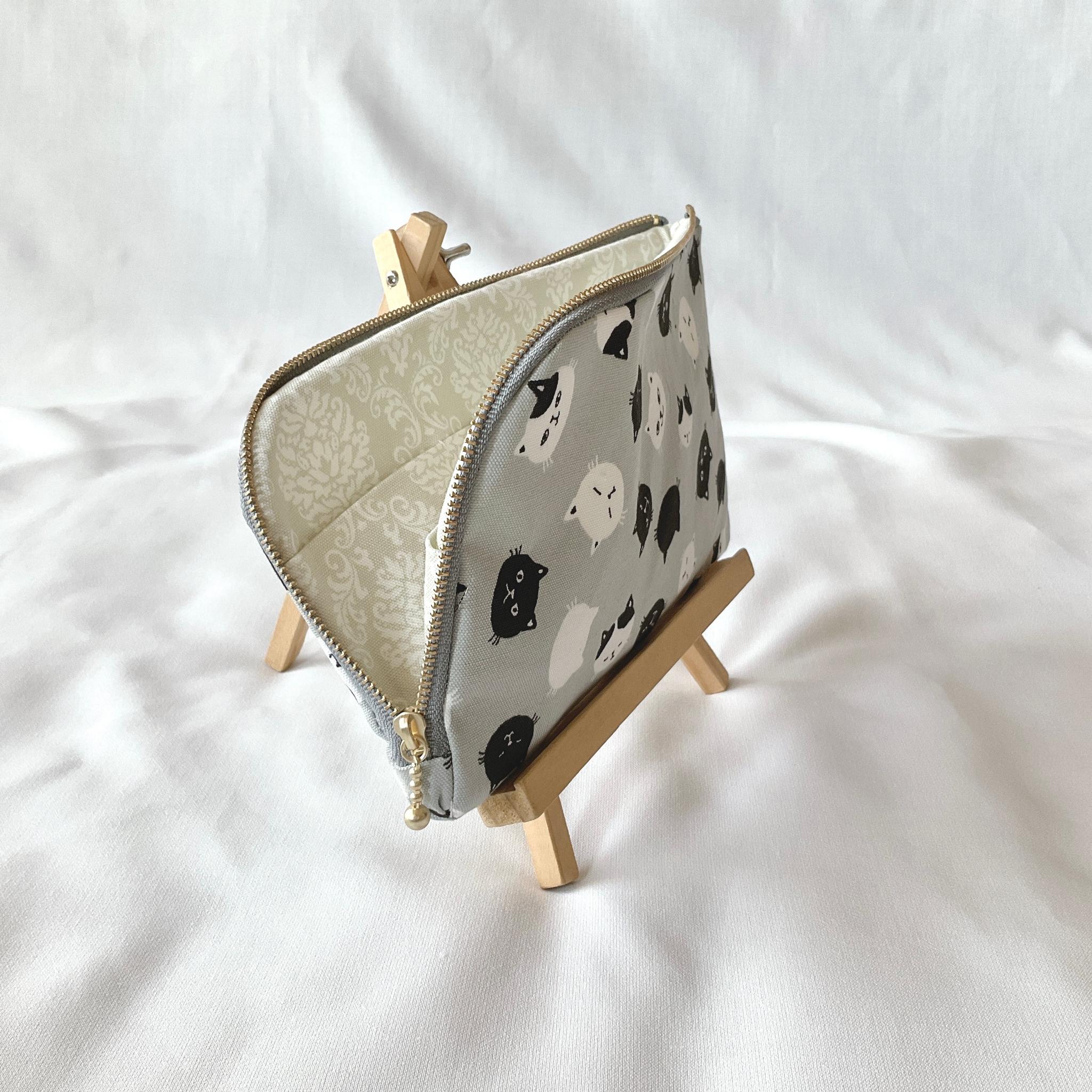 お薬手帳が入るL字ファスナーのポーチ お薬手帳 通帳ケース フラットポーチ マスクポーチ ねこ | 4枚目