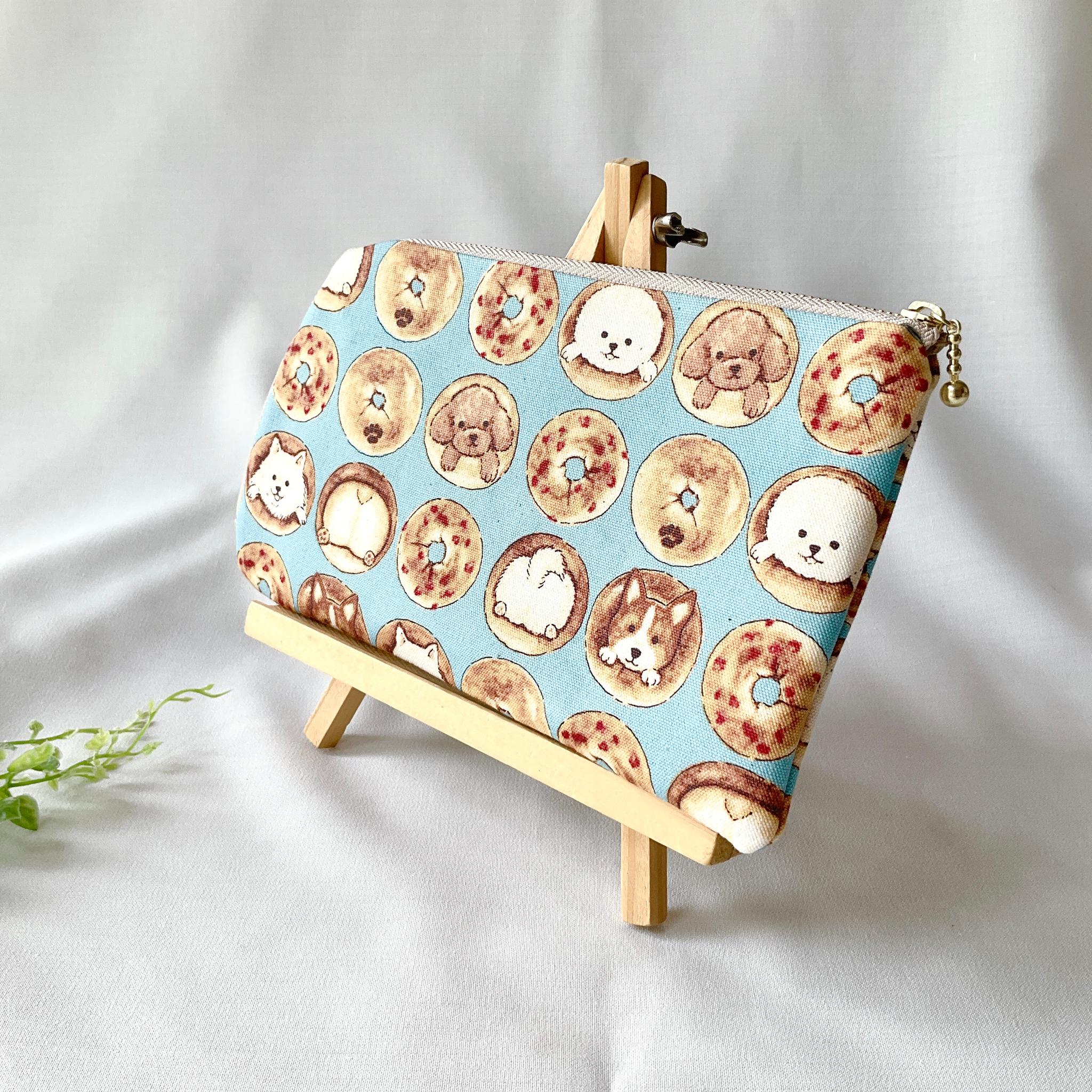 お薬手帳が入るL字ファスナーのポーチ　お薬手帳　通帳ケース　フラットポーチ　バッグインバッグ　犬柄 | 3枚目