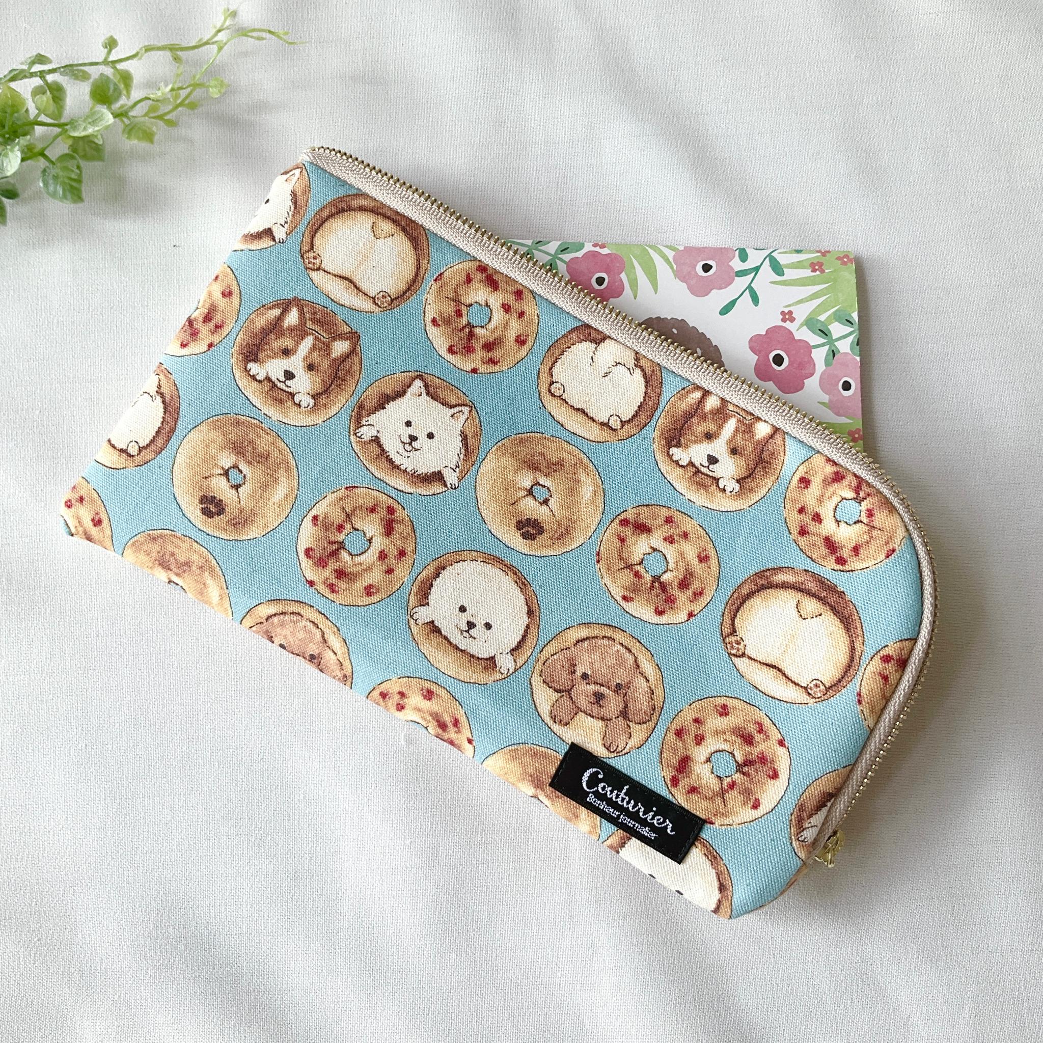 お薬手帳が入るL字ファスナーのポーチ　お薬手帳　通帳ケース　フラットポーチ　バッグインバッグ　犬柄 | 5枚目