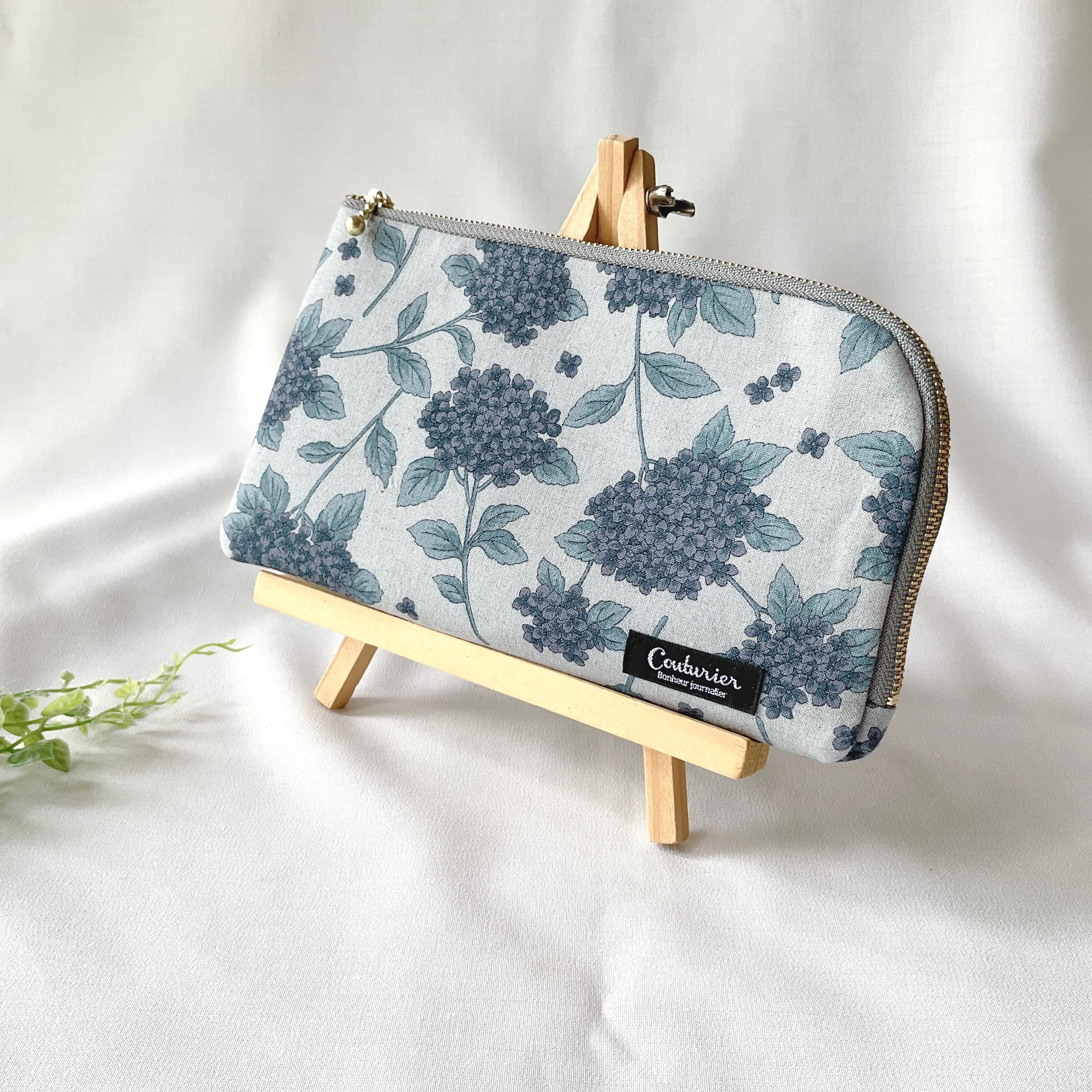 お薬手帳が入るL字ファスナーのポーチ　お薬手帳　通帳ケース　フラットポーチ　バッグインバッグ　あじさい　涼しげ | 2枚目