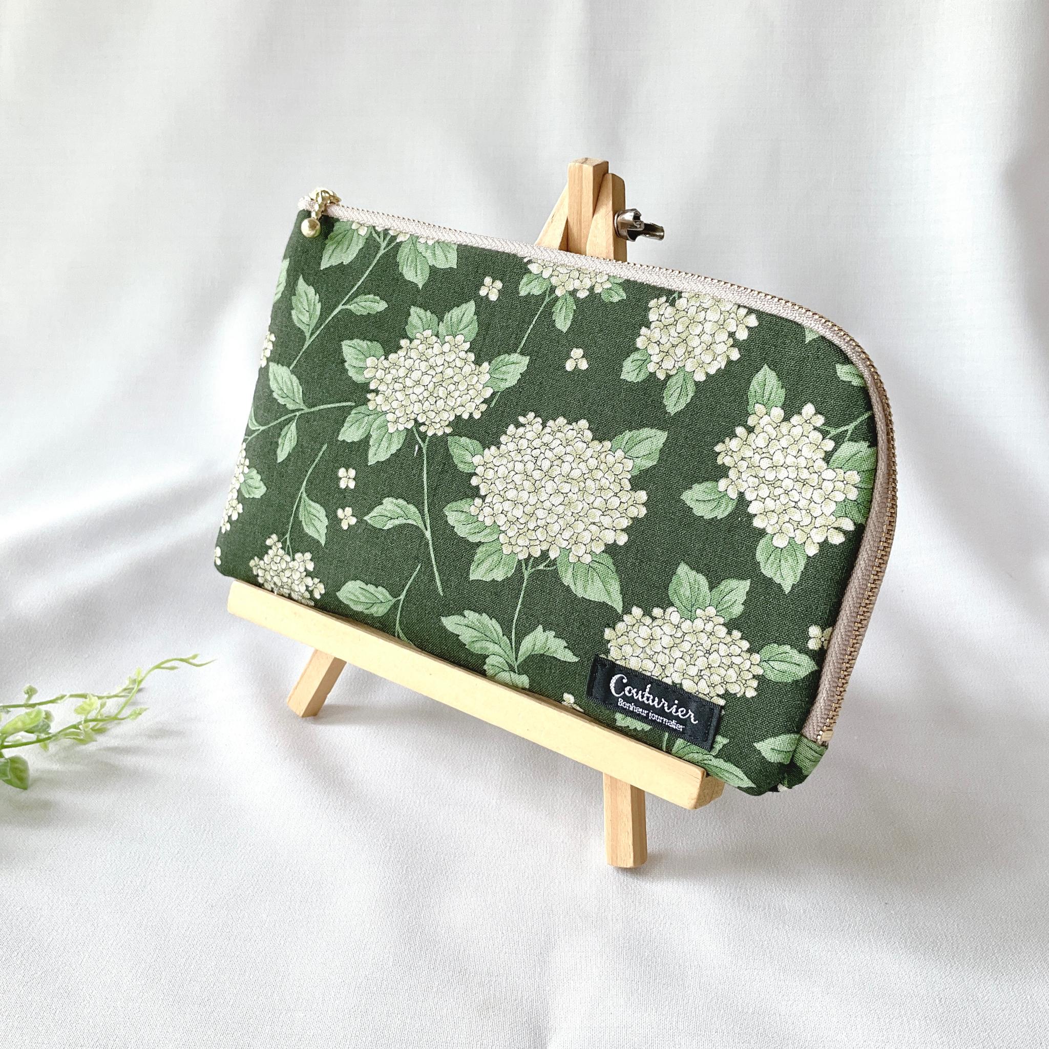 お薬手帳が入るL字ファスナーのポーチ　お薬手帳　通帳ケース　フラットポーチ　バッグインバッグ　あじさい　涼しげ | 2枚目