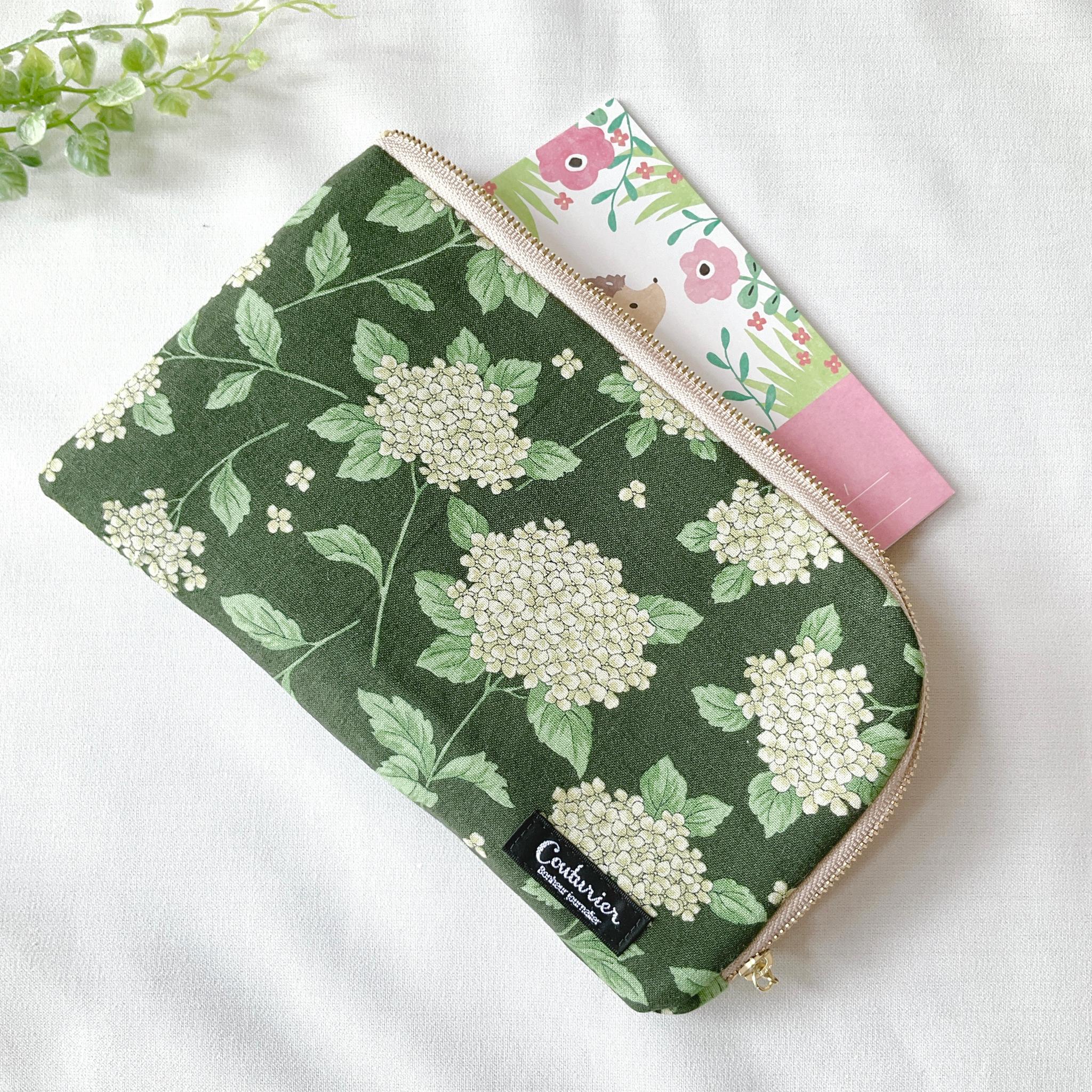 お薬手帳が入るL字ファスナーのポーチ　お薬手帳　通帳ケース　フラットポーチ　バッグインバッグ　あじさい　涼しげ | 5枚目