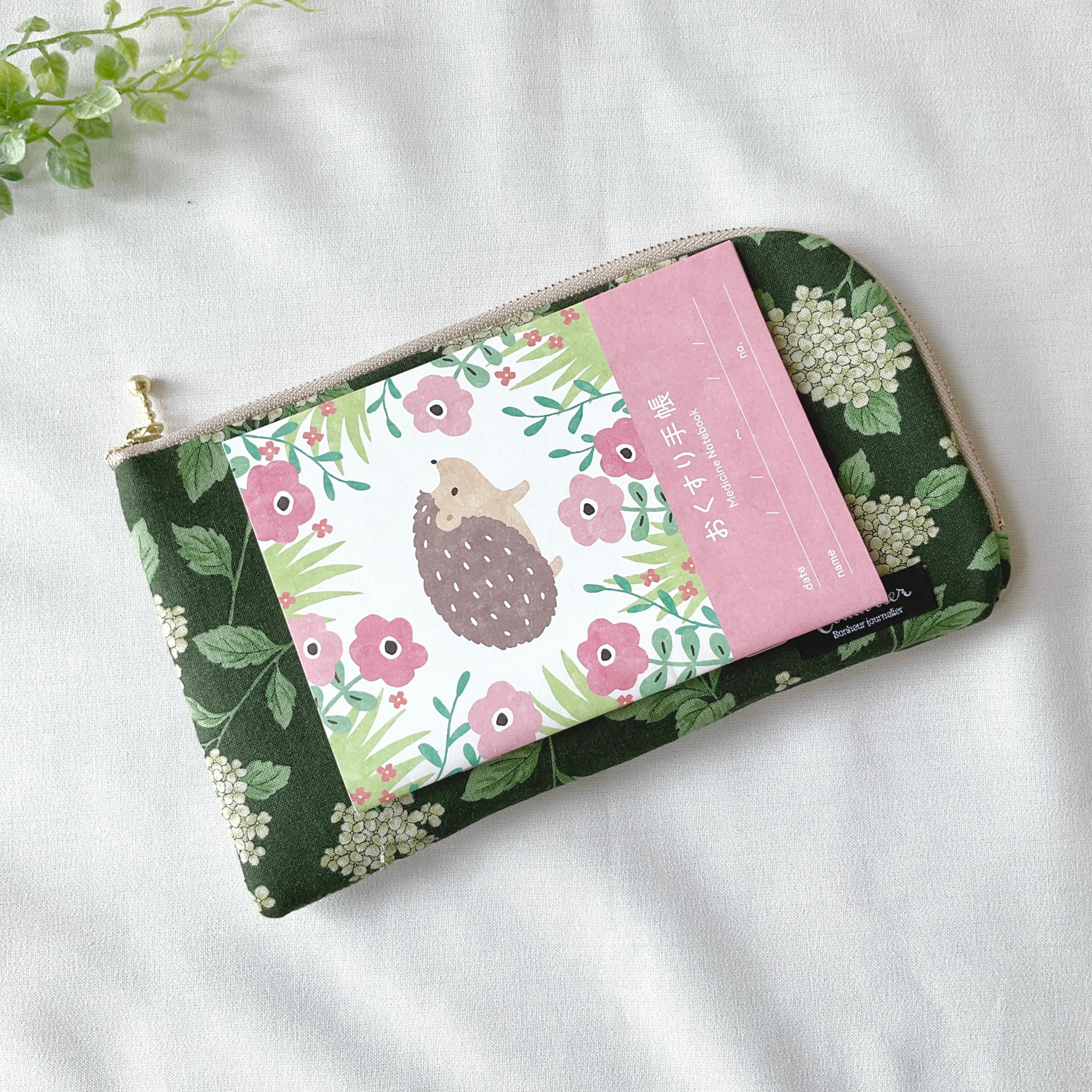 お薬手帳が入るL字ファスナーのポーチ　お薬手帳　通帳ケース　フラットポーチ　バッグインバッグ　あじさい　涼しげ | 6枚目