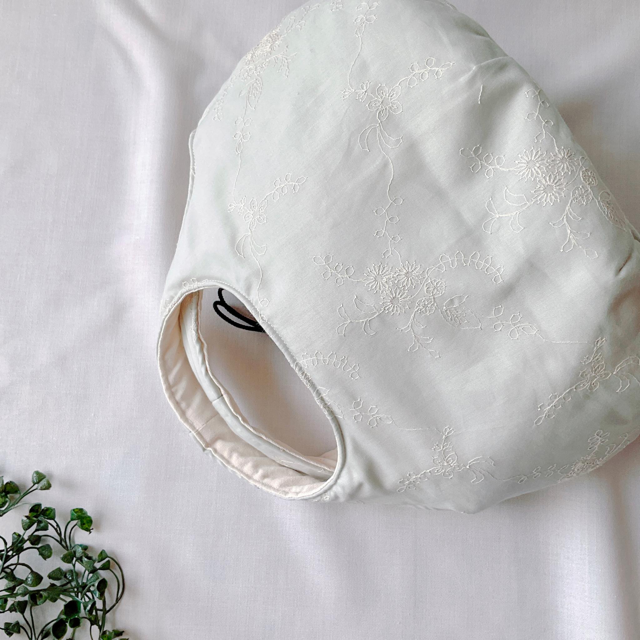 花柄刺繍の小さなころりんバッグ　Sサイズ　中身が見えないのが嬉しい1枚目の画像