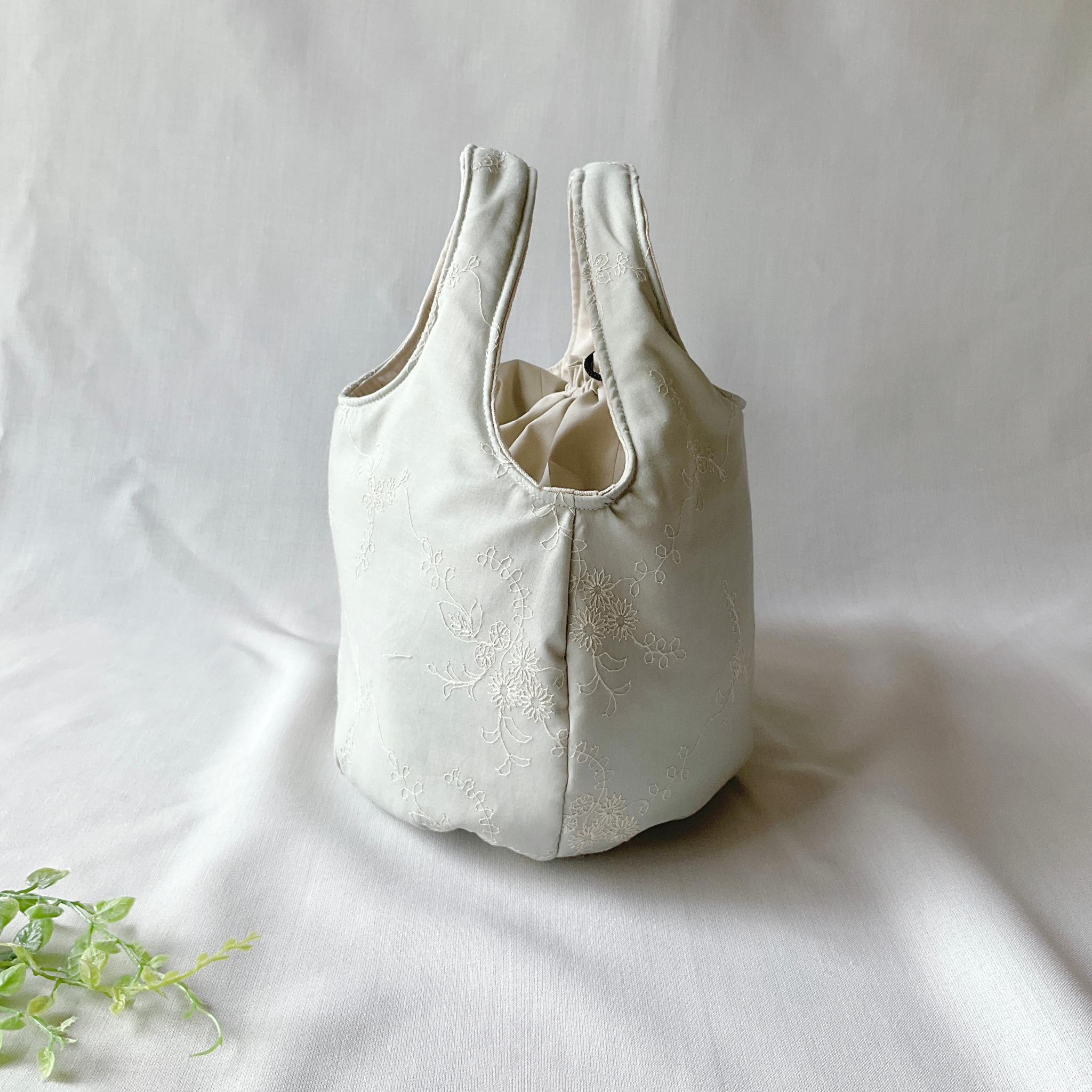 花柄刺繍の小さなころりんバッグ　Sサイズ　中身が見えないのが嬉しい | 5枚目