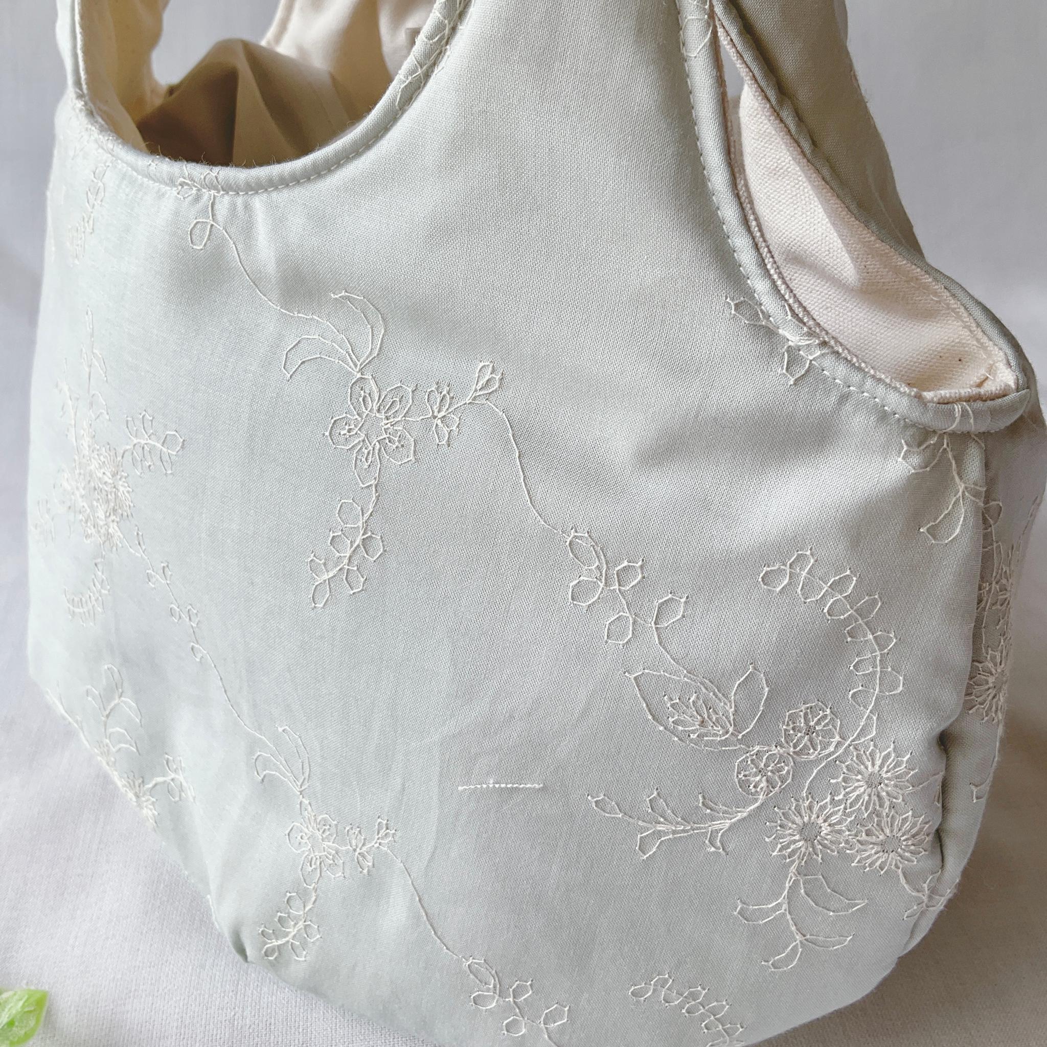 花柄刺繍の小さなころりんバッグ　Sサイズ　中身が見えないのが嬉しい | 7枚目