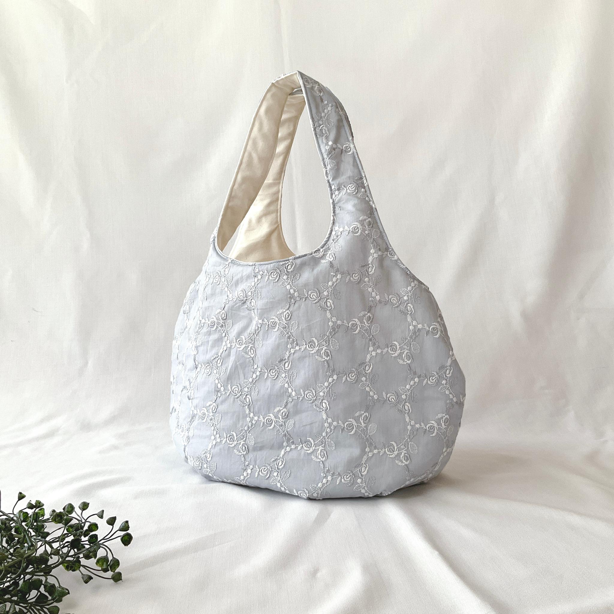 自立する花柄刺繍のころりんバッグ　Lサイズ｜毎日使いたくなる軽さと形 | 2枚目