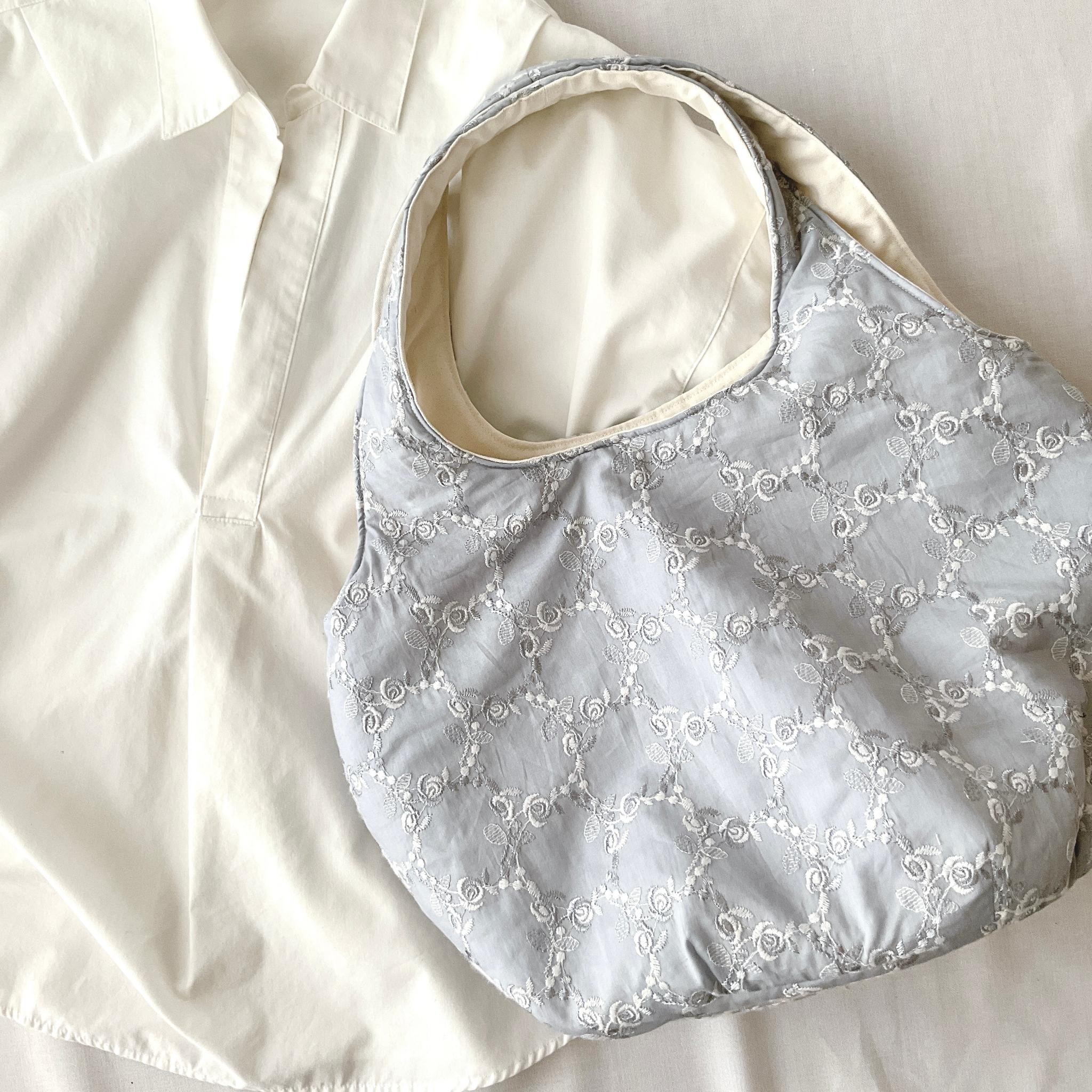 自立する花柄刺繍のころりんバッグ　Lサイズ｜毎日使いたくなる軽さと形 | 3枚目