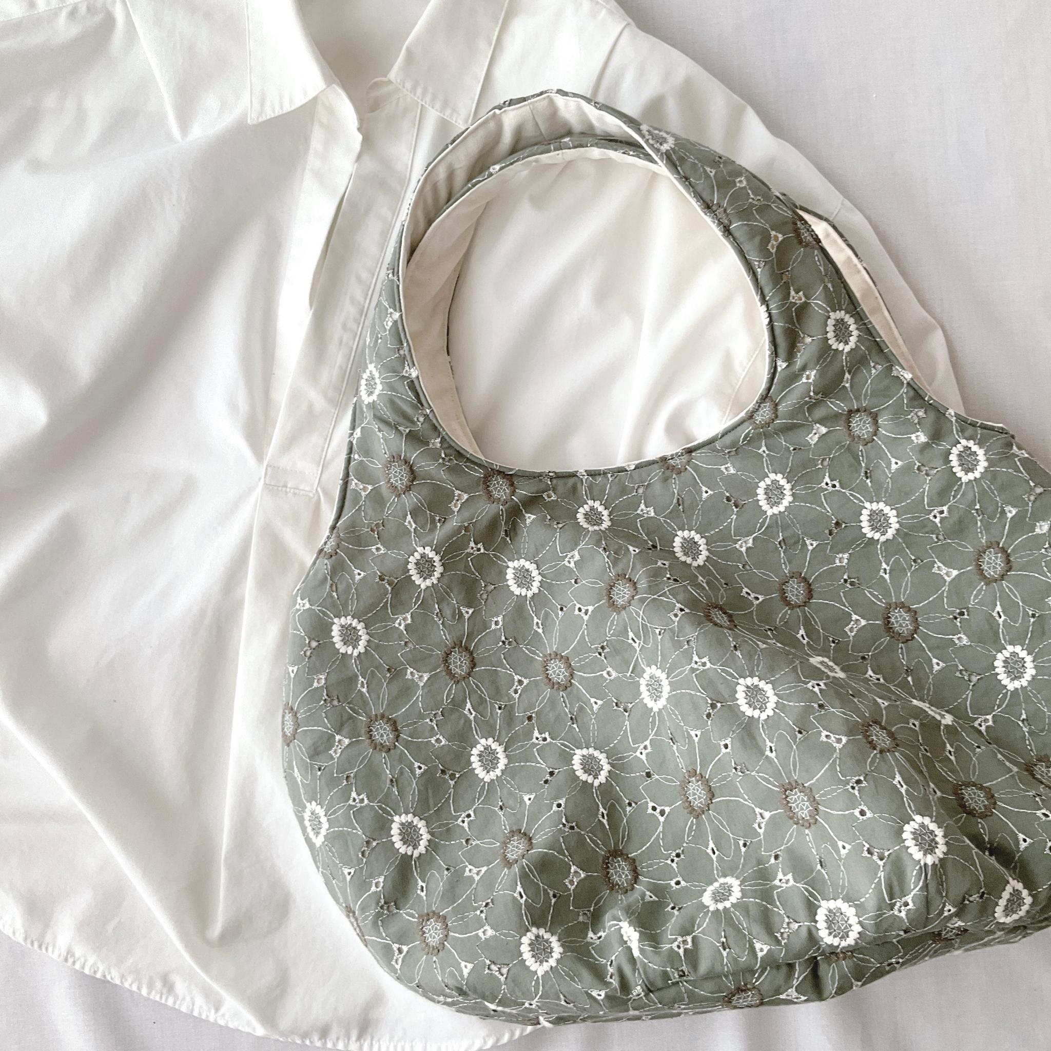 自立する花柄刺繍のころりんバッグ　Lサイズ｜毎日使いたくなる軽さと形 | 3枚目