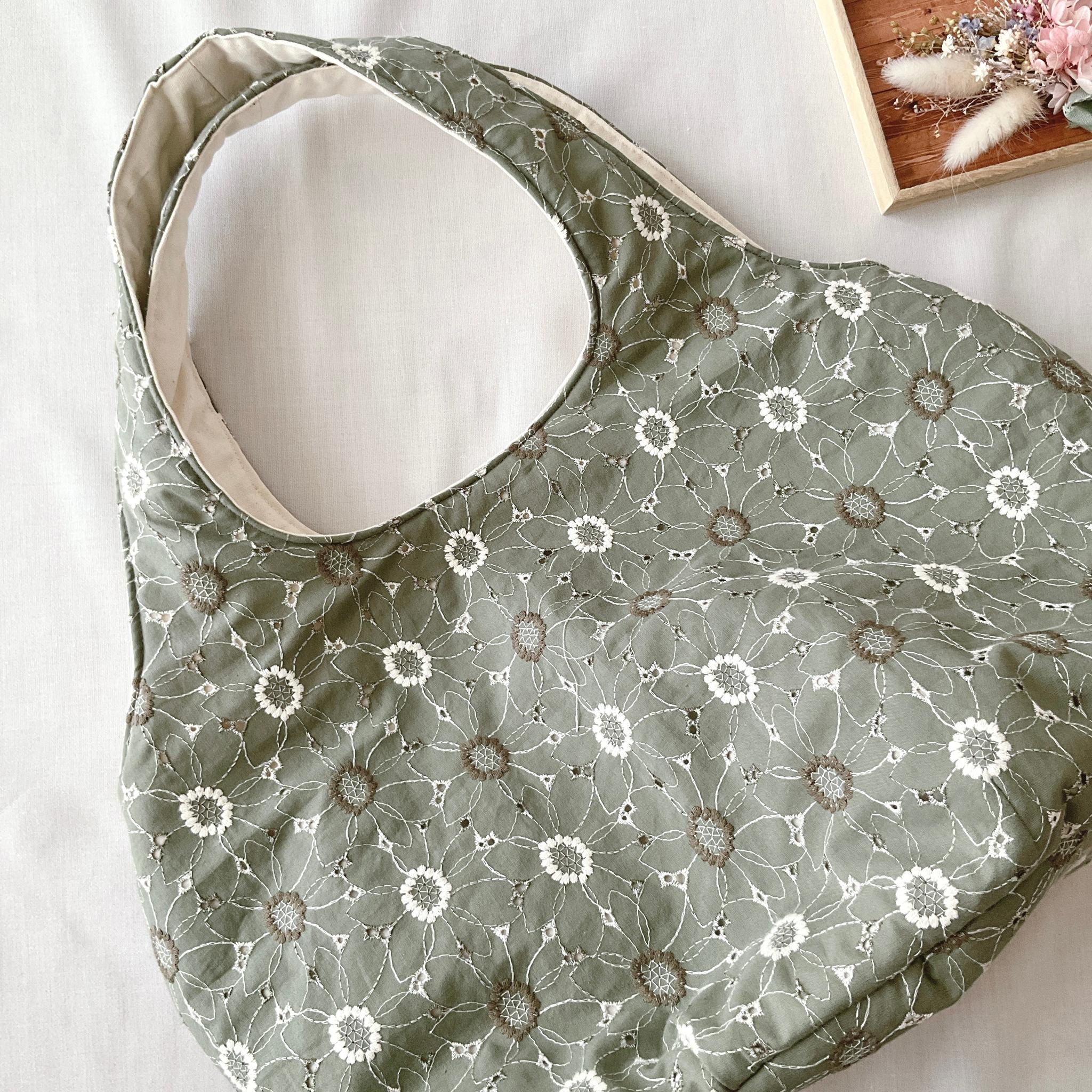 自立する花柄刺繍のころりんバッグ　Lサイズ｜毎日使いたくなる軽さと形 | 4枚目