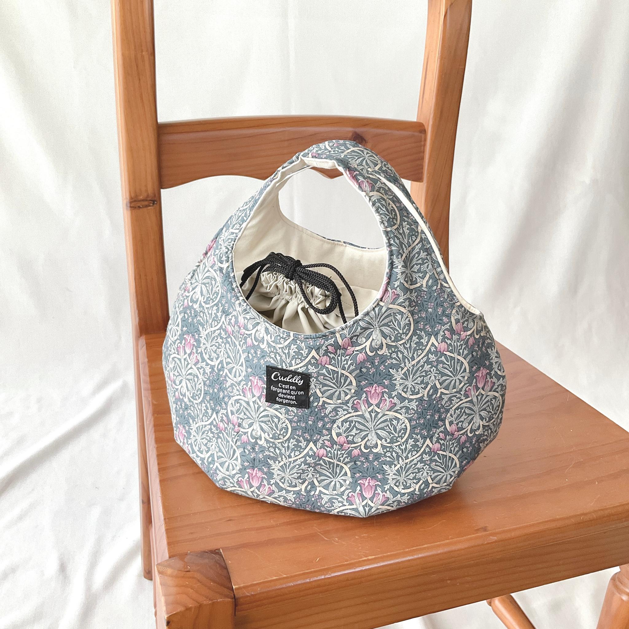 花柄の小さなころりんバッグ　Sサイズ　中身が見えないのが嬉しい1枚目の画像