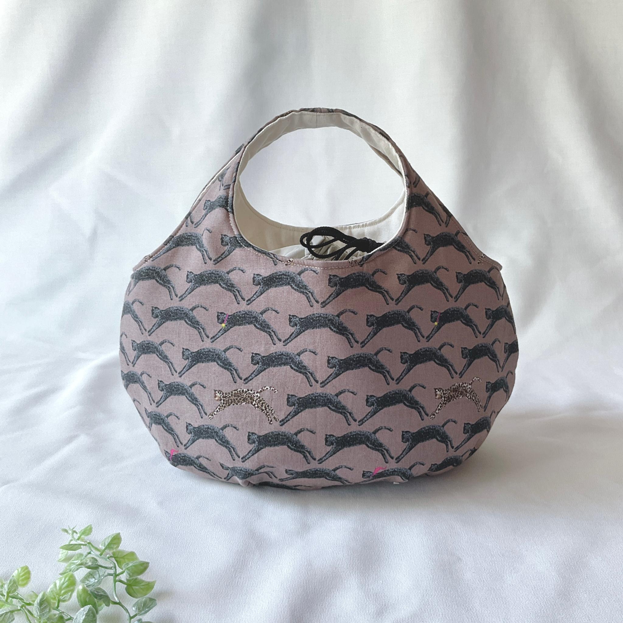 ヒョウ柄の小さなころりんバッグ　Sサイズ　ブラウン　中身が見えないのが嬉しい | 4枚目