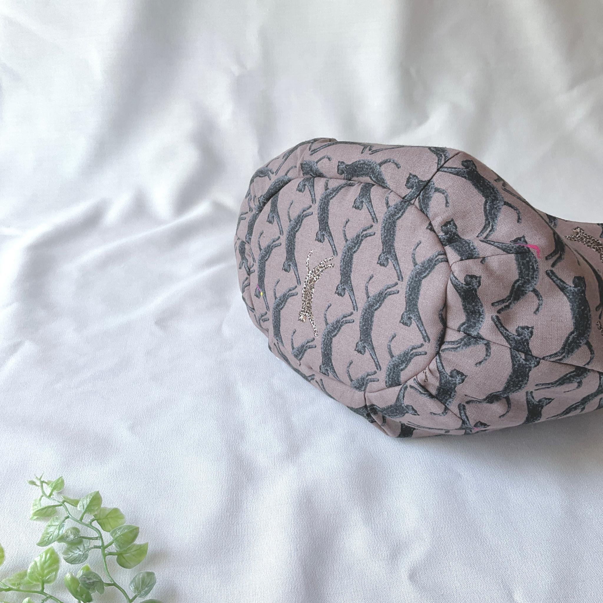 ヒョウ柄の小さなころりんバッグ　Sサイズ　ブラウン　中身が見えないのが嬉しい | 7枚目