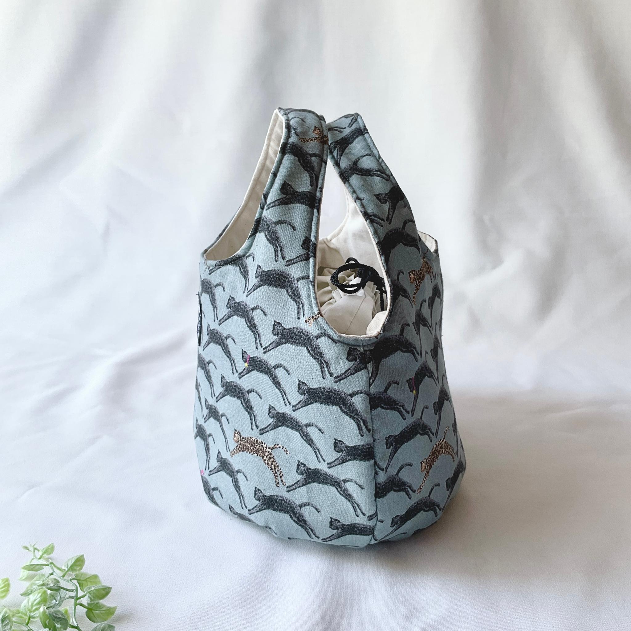 ヒョウ柄の小さなころりんバッグ　Sサイズ　ブルー　中身が見えないのが嬉しい | 5枚目