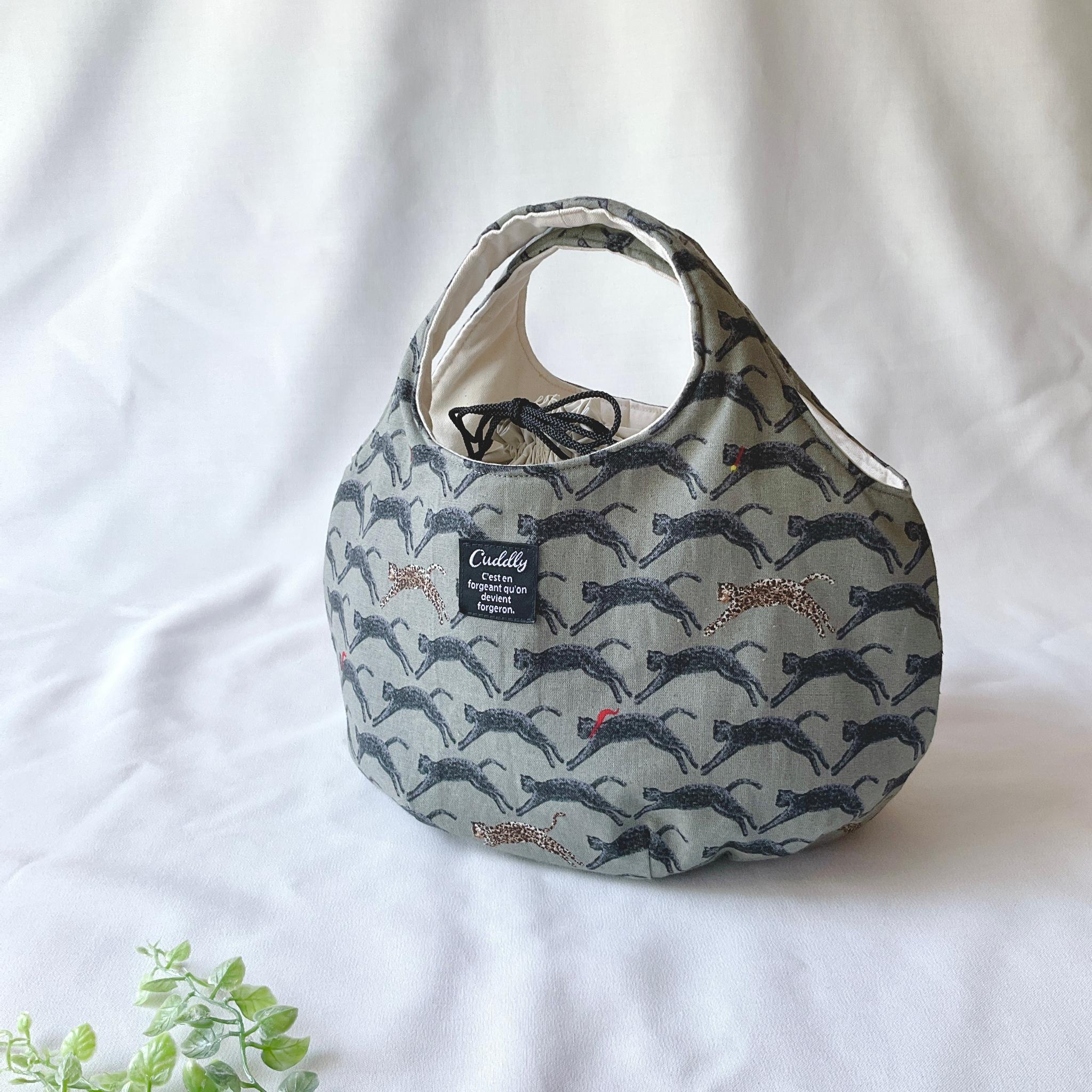 ヒョウ柄の小さなころりんバッグ　Sサイズ　グリーン　中身が見えないのが嬉しい1枚目の画像