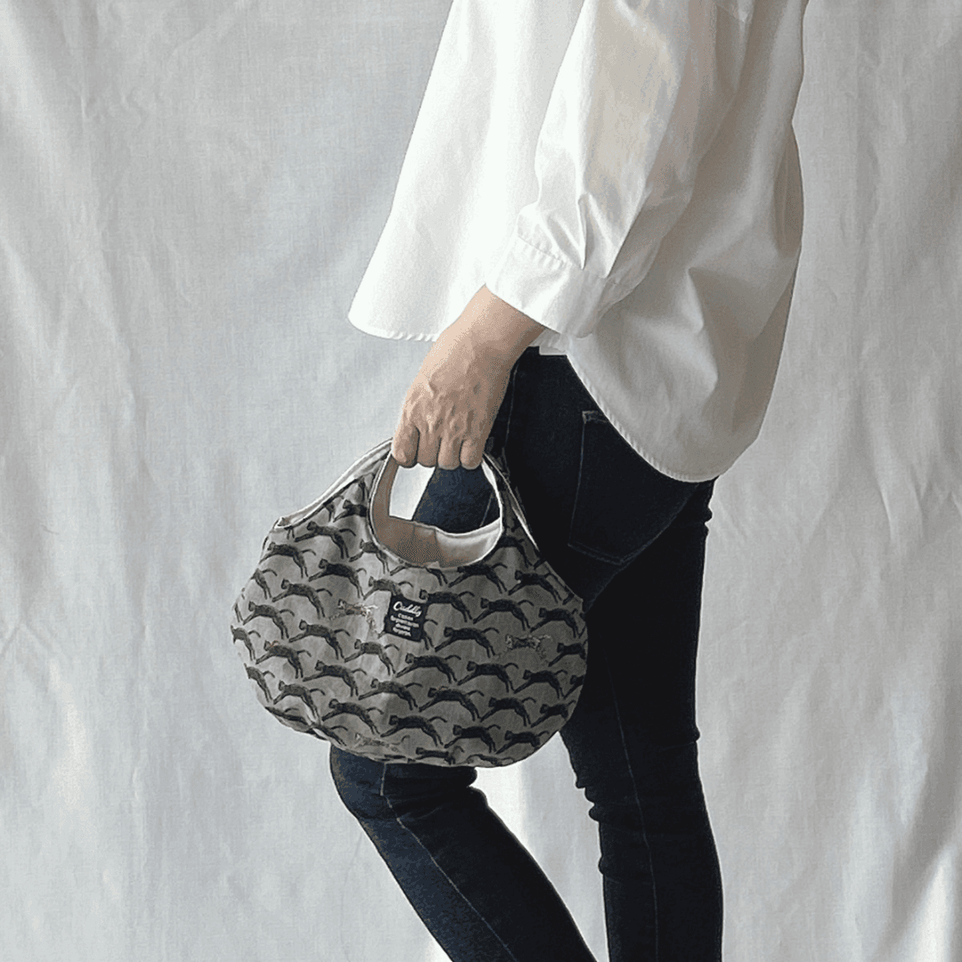 ヒョウ柄の小さなころりんバッグ　Sサイズ　グリーン　中身が見えないのが嬉しい | 2枚目