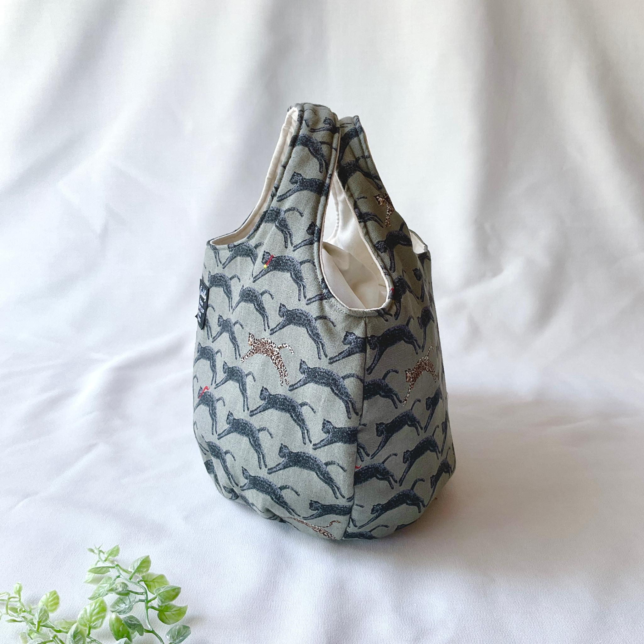 ヒョウ柄の小さなころりんバッグ　Sサイズ　グリーン　中身が見えないのが嬉しい | 4枚目