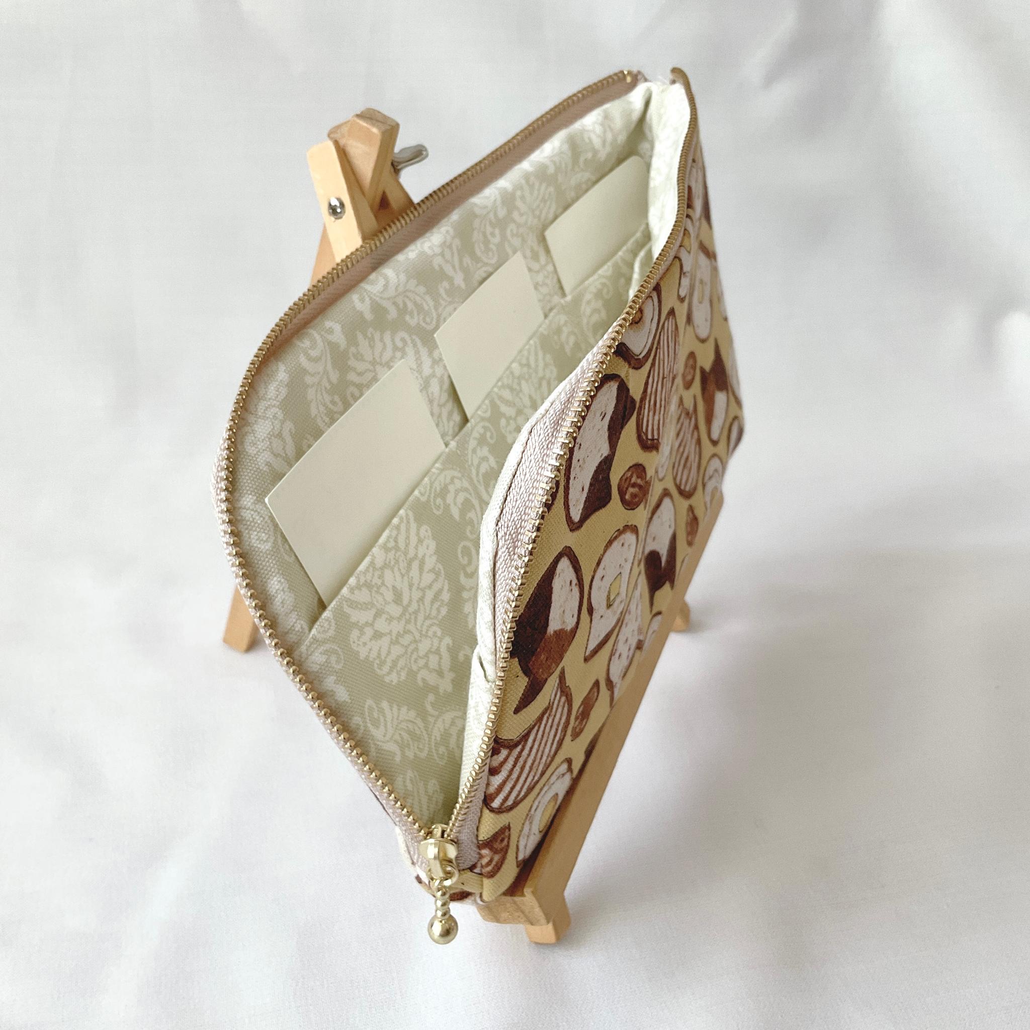 お薬手帳が入るL字ファスナーのポーチ お薬手帳 通帳ケース フラットポーチ マスクポーチ ねこ | 4枚目