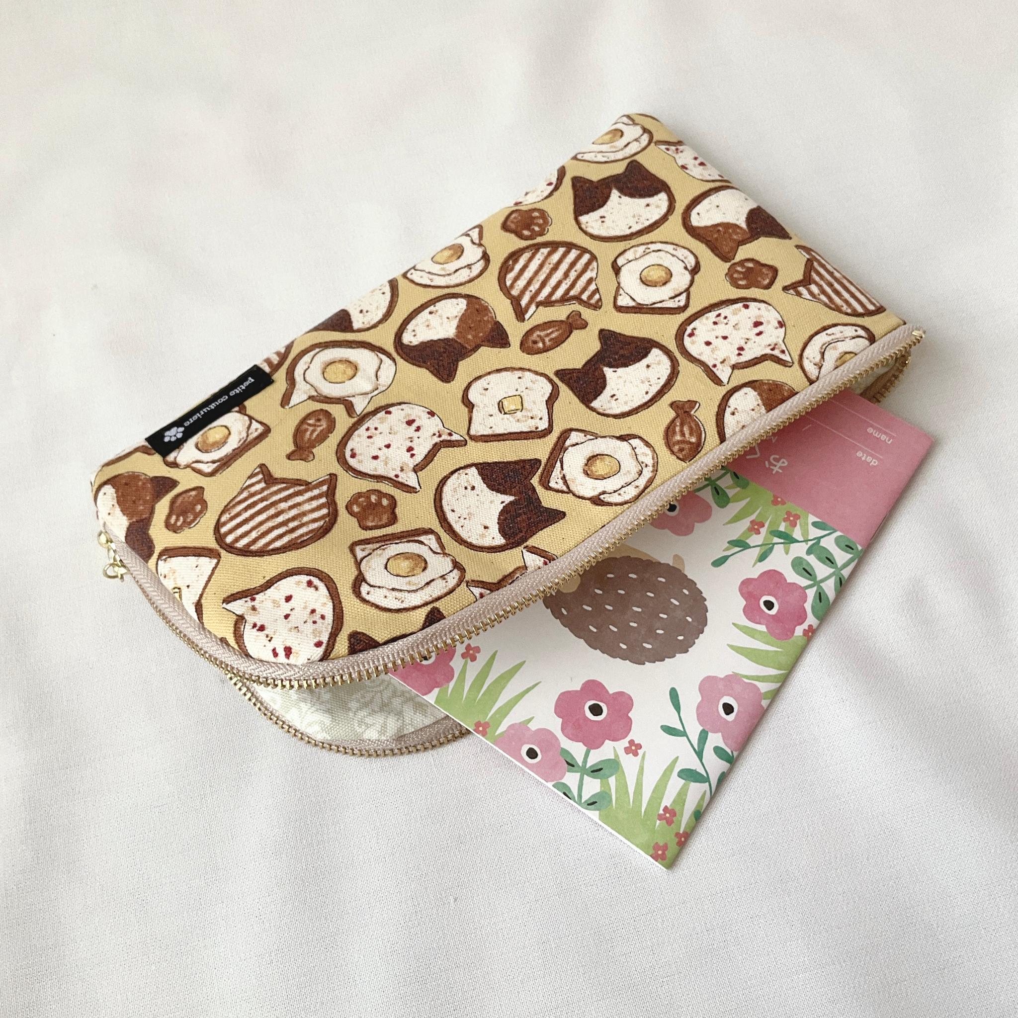 お薬手帳が入るL字ファスナーのポーチ お薬手帳 通帳ケース フラットポーチ マスクポーチ ねこ | 5枚目