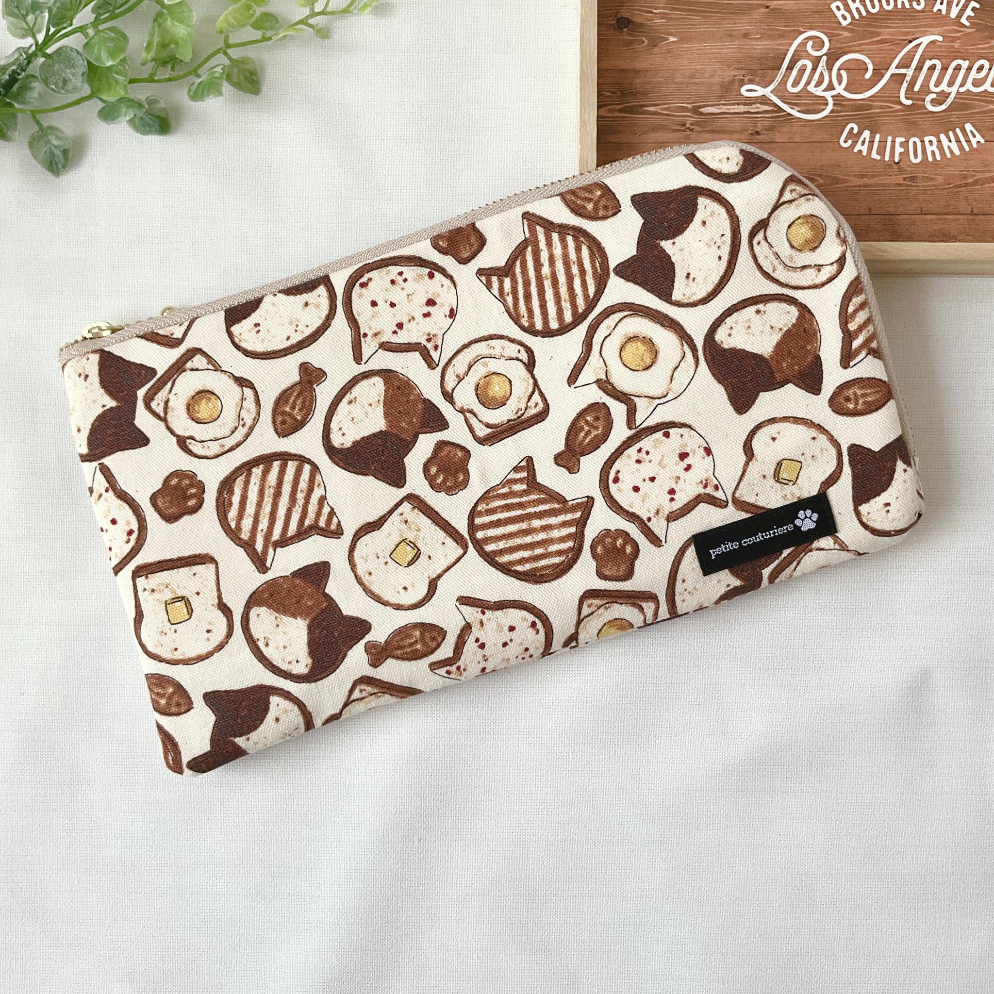 お薬手帳が入るL字ファスナーのポーチ お薬手帳 通帳ケース フラットポーチ マスクポーチ ねこ1枚目の画像