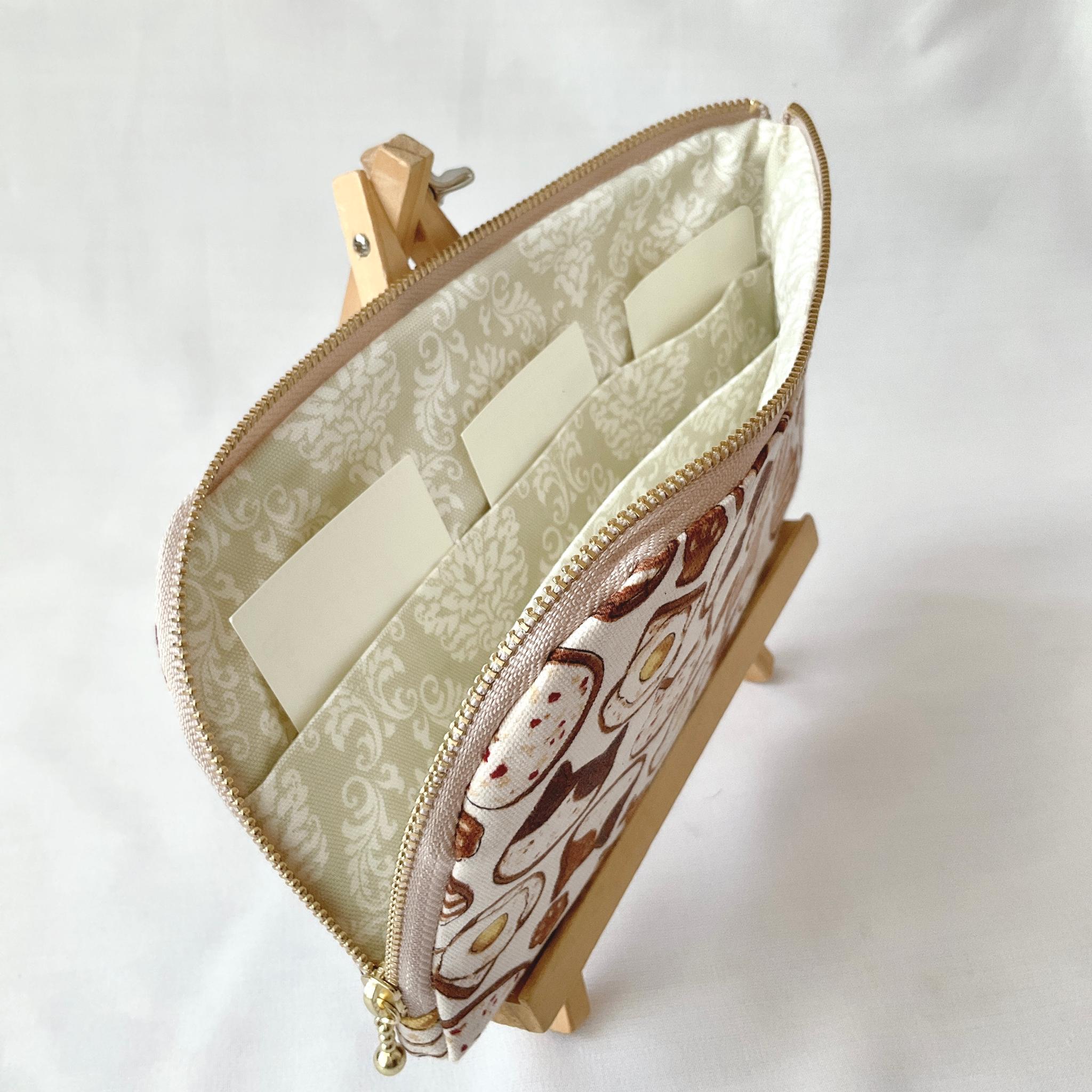 お薬手帳が入るL字ファスナーのポーチ お薬手帳 通帳ケース フラットポーチ マスクポーチ ねこ | 4枚目