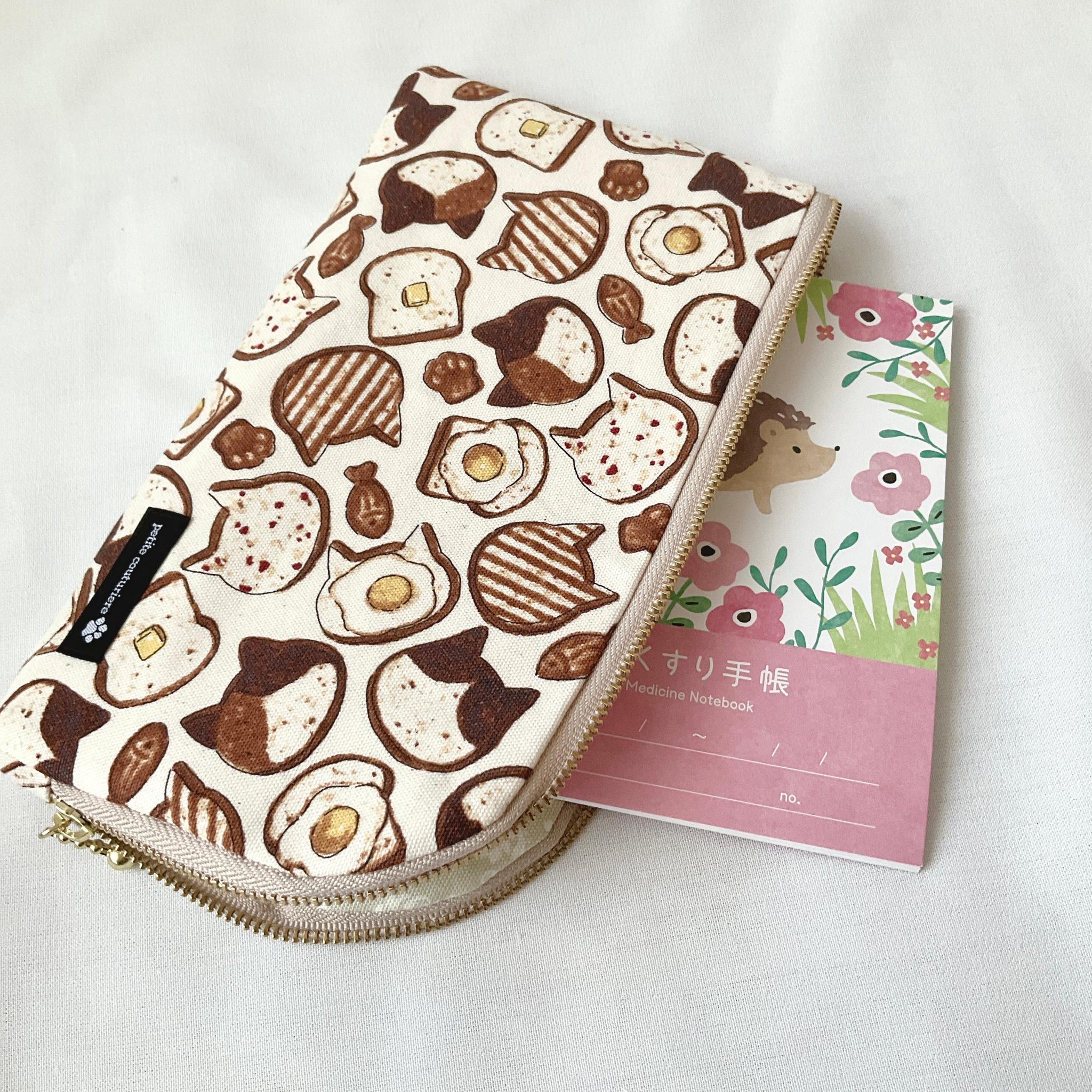 お薬手帳が入るL字ファスナーのポーチ お薬手帳 通帳ケース フラットポーチ マスクポーチ ねこ | 5枚目